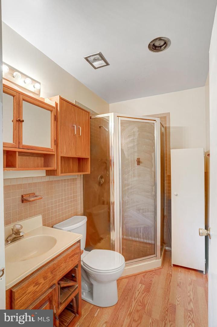 1127 SHANNON PL, HERNDON, Virginia 20170, 3 Bedrooms Bedrooms, ,2 BathroomsBathrooms,Residential,For sale,1127 SHANNON PL,VAFX2274792 MLS # VAFX2274792