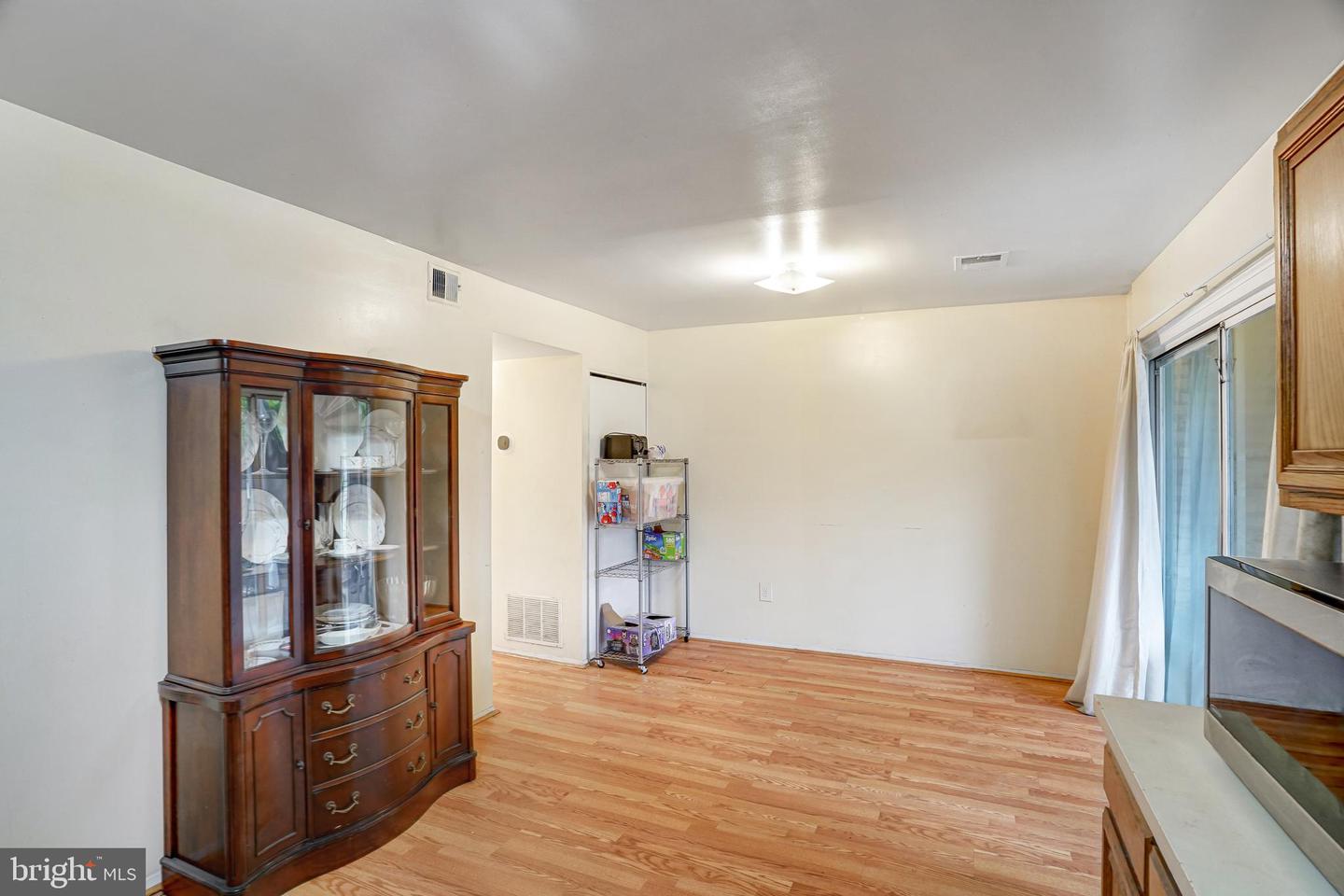 1127 SHANNON PL, HERNDON, Virginia 20170, 3 Bedrooms Bedrooms, ,2 BathroomsBathrooms,Residential,For sale,1127 SHANNON PL,VAFX2274792 MLS # VAFX2274792
