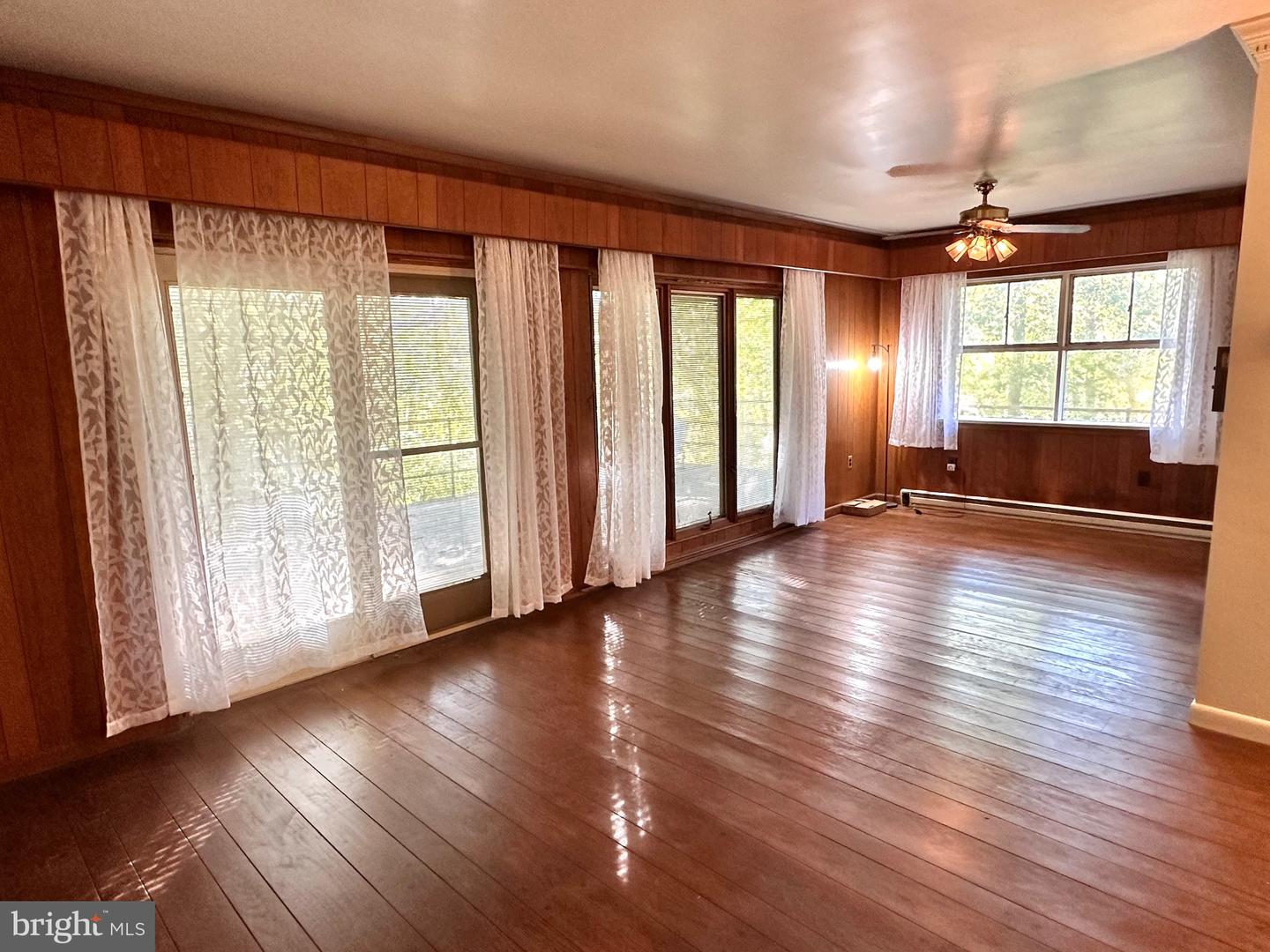 7230 LACKAWANNA DR, SPRINGFIELD, Virginia 22150, 3 Bedrooms Bedrooms, ,2 BathroomsBathrooms,Residential,For sale,7230 LACKAWANNA DR,VAFX2274880 MLS # VAFX2274880