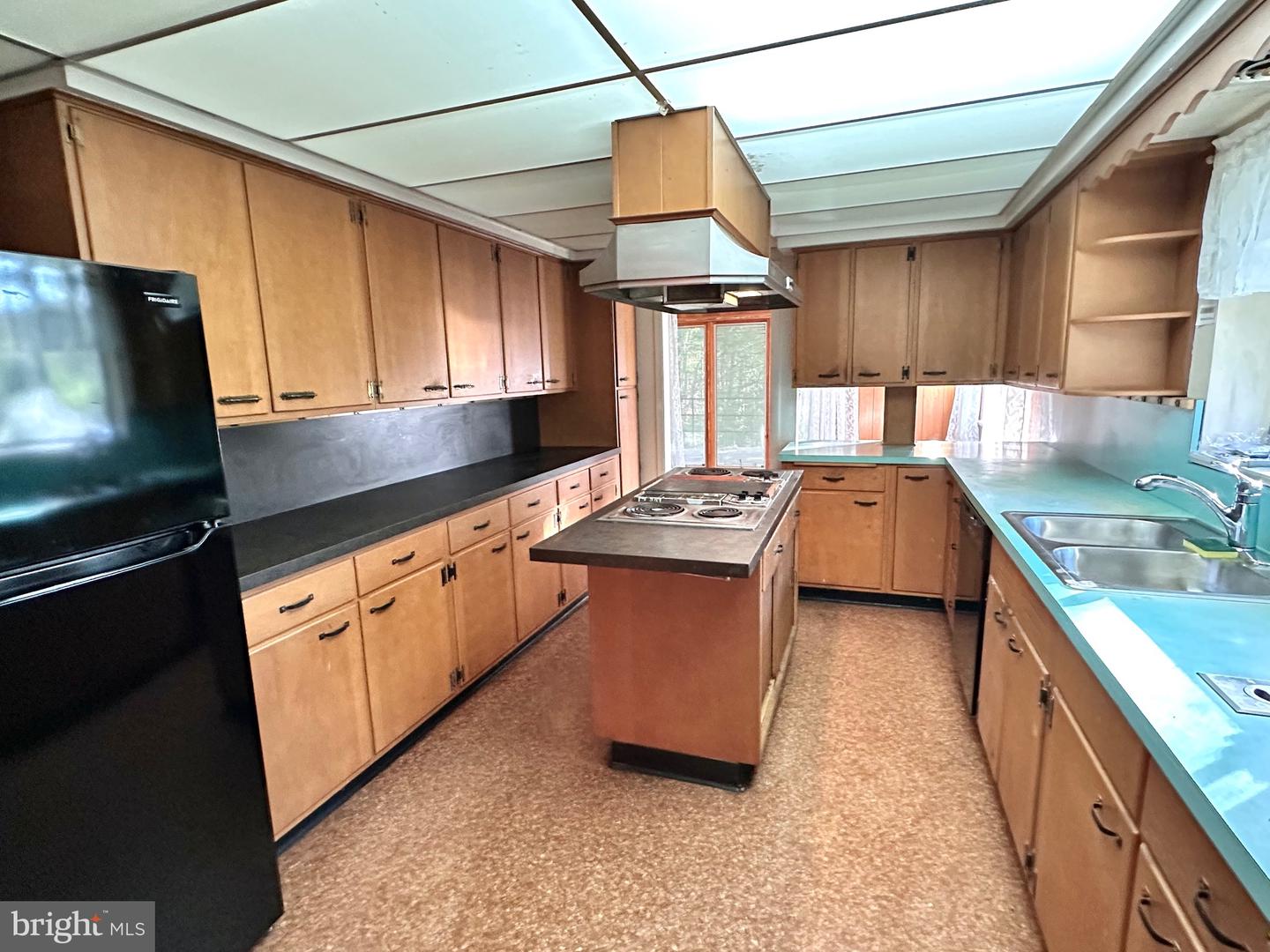 7230 LACKAWANNA DR, SPRINGFIELD, Virginia 22150, 3 Bedrooms Bedrooms, ,2 BathroomsBathrooms,Residential,For sale,7230 LACKAWANNA DR,VAFX2274880 MLS # VAFX2274880