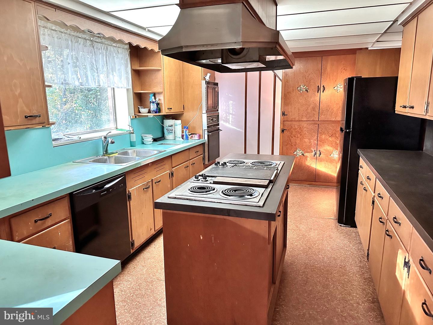 7230 LACKAWANNA DR, SPRINGFIELD, Virginia 22150, 3 Bedrooms Bedrooms, ,2 BathroomsBathrooms,Residential,For sale,7230 LACKAWANNA DR,VAFX2274880 MLS # VAFX2274880