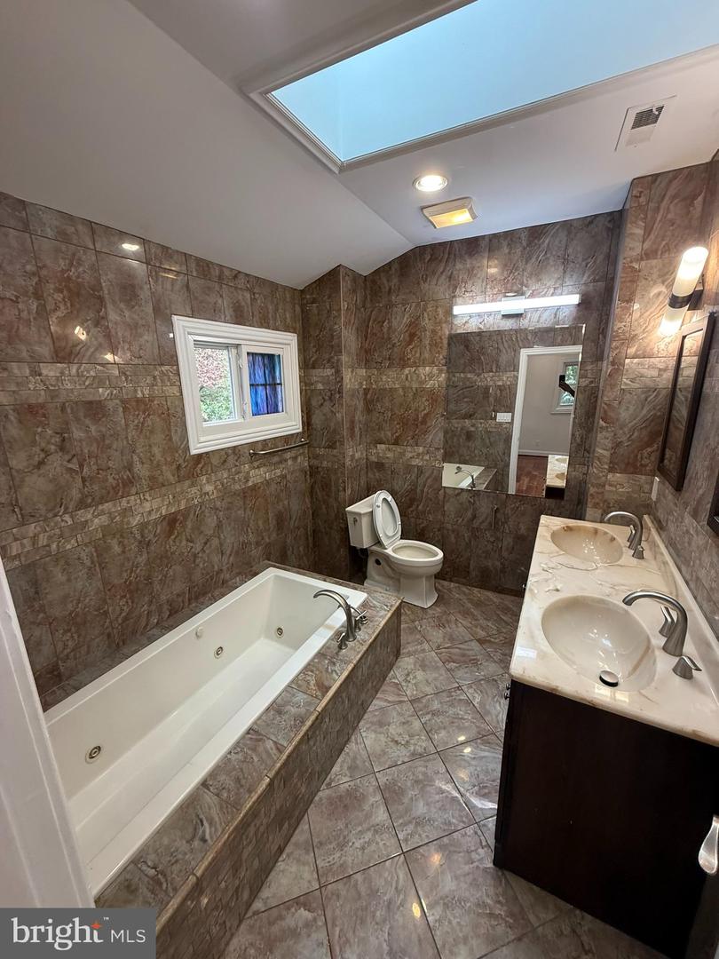5405 BROOKLAND RD, ALEXANDRIA, Virginia 22310, 4 Bedrooms Bedrooms, ,2 BathroomsBathrooms,Residential,For sale,5405 BROOKLAND RD,VAFX2274928 MLS # VAFX2274928