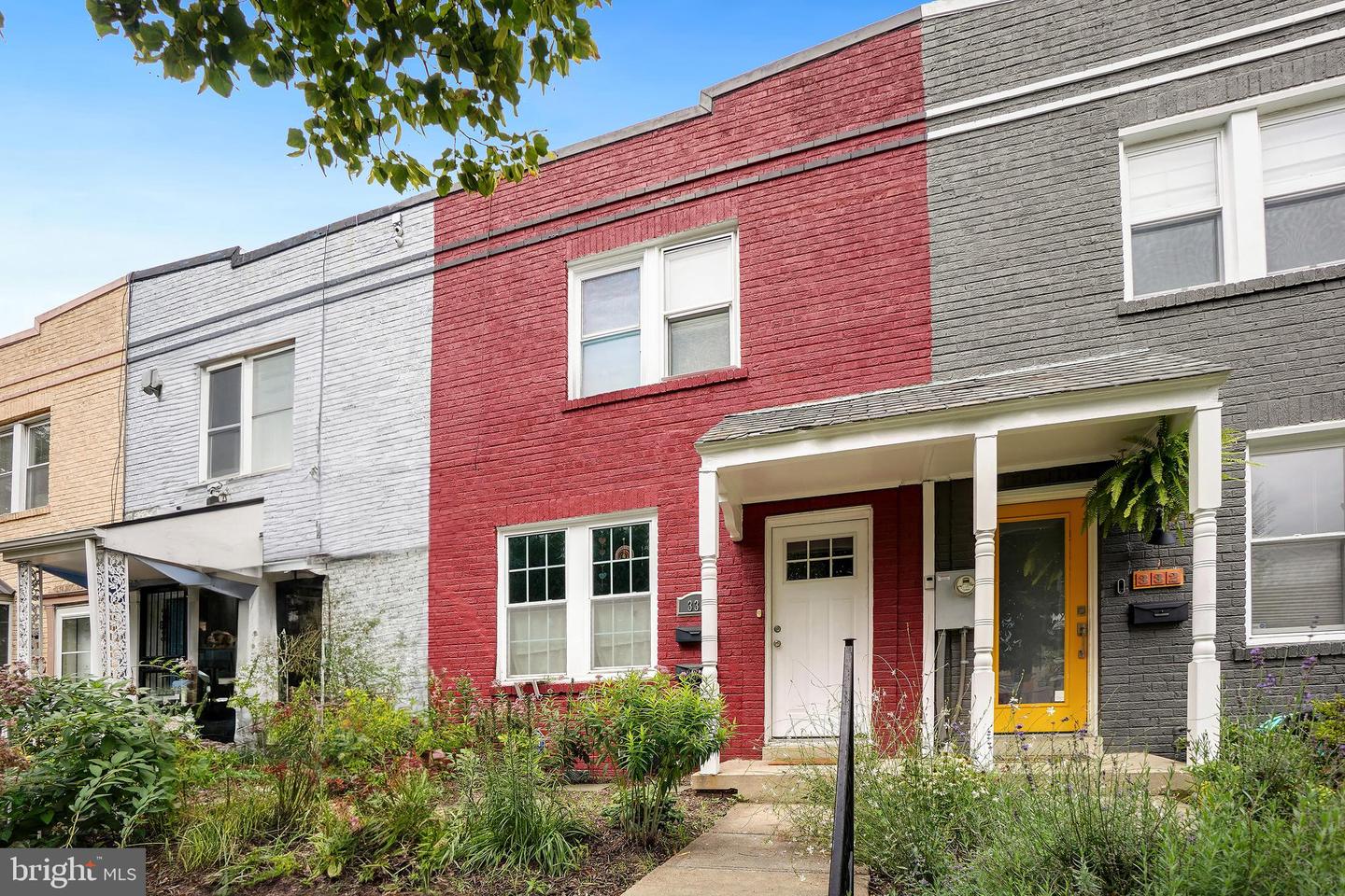330 20TH ST NE, WASHINGTON, District Of Columbia 20002, 3 Bedrooms Bedrooms, ,2 BathroomsBathrooms,Residential,For sale,330 20TH ST NE,DCDC2227556 MLS # DCDC2227556