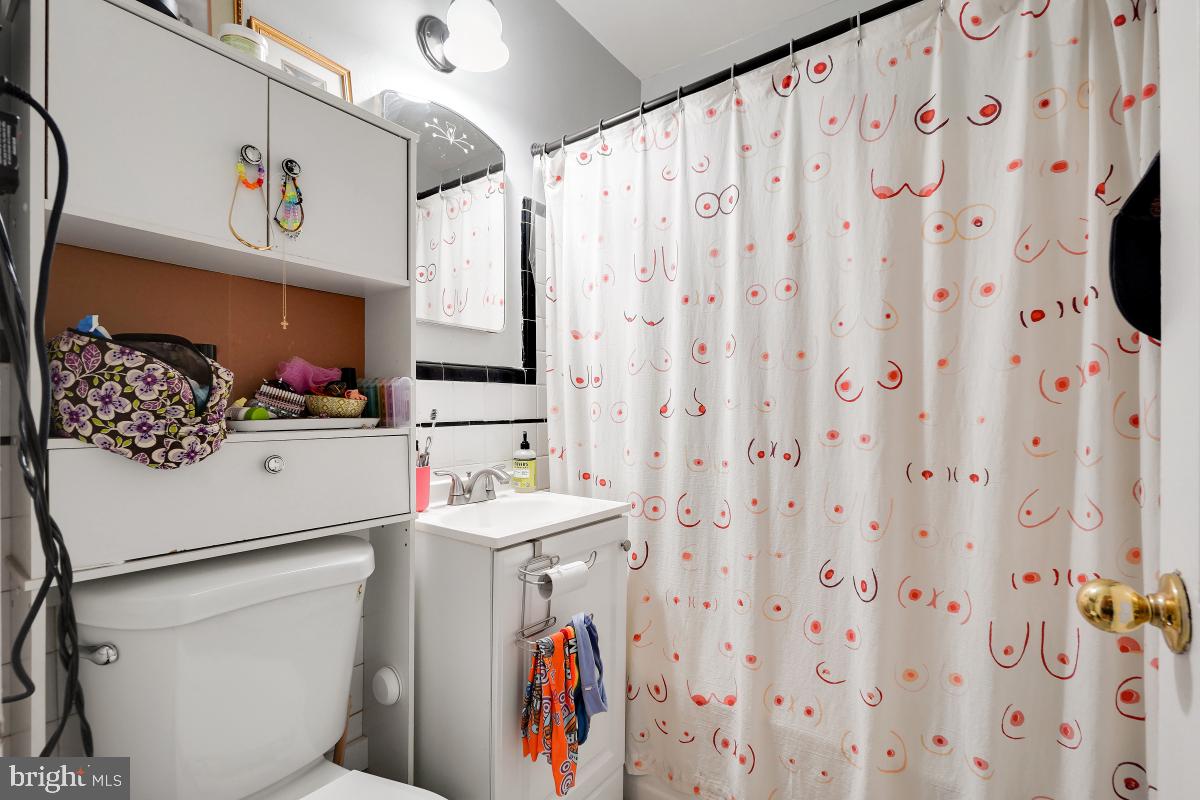 330 20TH ST NE, WASHINGTON, District Of Columbia 20002, 3 Bedrooms Bedrooms, ,2 BathroomsBathrooms,Residential,For sale,330 20TH ST NE,DCDC2227556 MLS # DCDC2227556