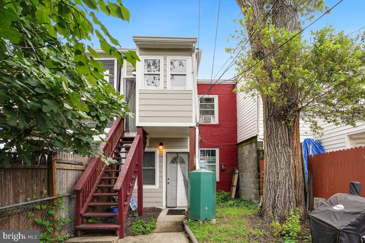 330 20TH ST NE, WASHINGTON, District Of Columbia 20002, 3 Bedrooms Bedrooms, ,2 BathroomsBathrooms,Residential,For sale,330 20TH ST NE,DCDC2227556 MLS # DCDC2227556
