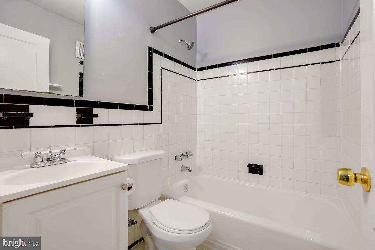 330 20TH ST NE, WASHINGTON, District Of Columbia 20002, 3 Bedrooms Bedrooms, ,2 BathroomsBathrooms,Residential,For sale,330 20TH ST NE,DCDC2227556 MLS # DCDC2227556
