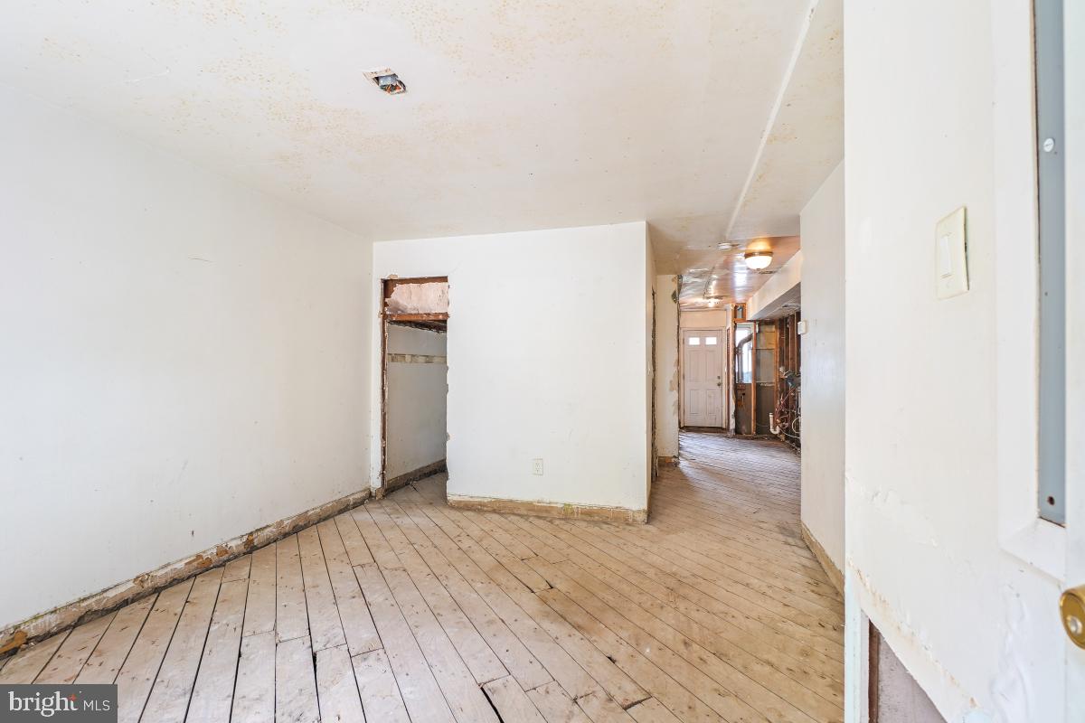 1280 16TH ST NE, WASHINGTON, District Of Columbia 20002, 2 Bedrooms Bedrooms, ,2 BathroomsBathrooms,Residential,For sale,1280 16TH ST NE,DCDC2227564 MLS # DCDC2227564