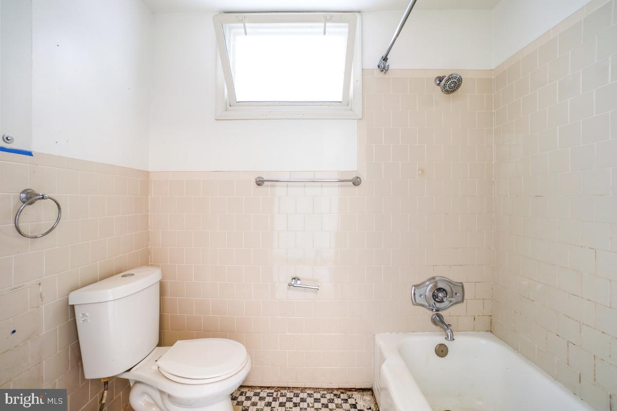 1280 16TH ST NE, WASHINGTON, District Of Columbia 20002, 2 Bedrooms Bedrooms, ,2 BathroomsBathrooms,Residential,For sale,1280 16TH ST NE,DCDC2227564 MLS # DCDC2227564