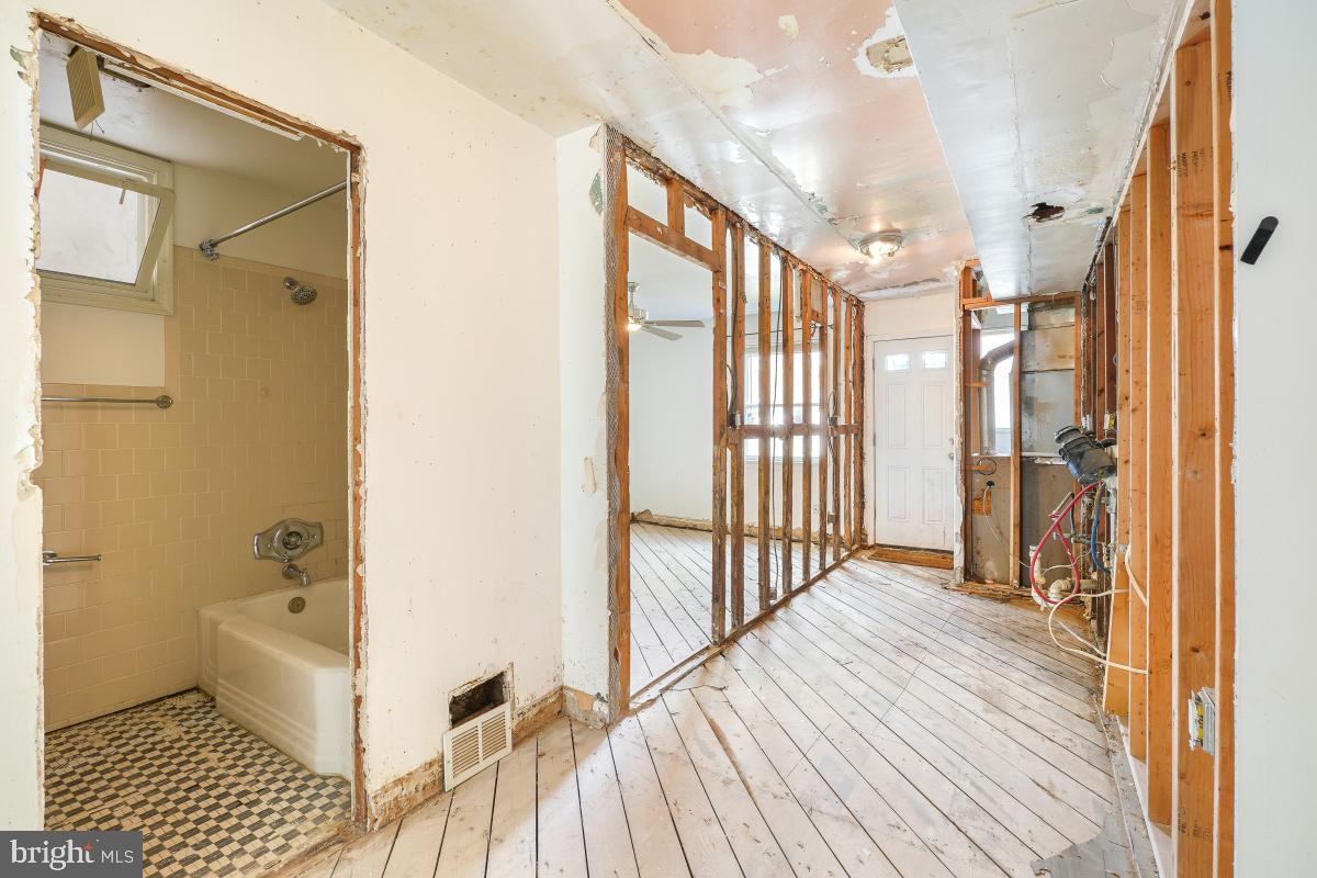 1280 16TH ST NE, WASHINGTON, District Of Columbia 20002, 2 Bedrooms Bedrooms, ,2 BathroomsBathrooms,Residential,For sale,1280 16TH ST NE,DCDC2227564 MLS # DCDC2227564
