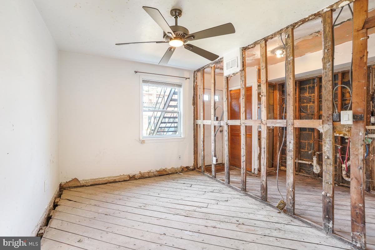 1280 16TH ST NE, WASHINGTON, District Of Columbia 20002, 2 Bedrooms Bedrooms, ,2 BathroomsBathrooms,Residential,For sale,1280 16TH ST NE,DCDC2227564 MLS # DCDC2227564