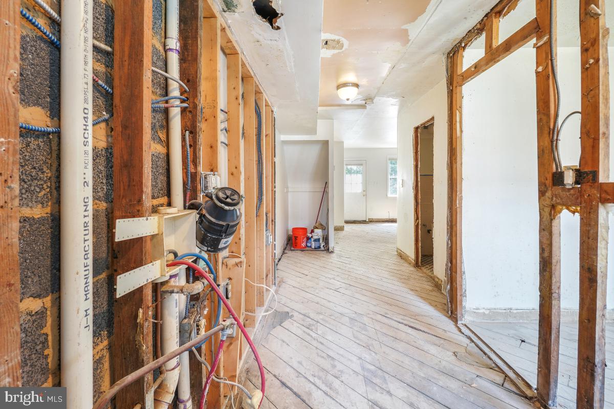 1280 16TH ST NE, WASHINGTON, District Of Columbia 20002, 2 Bedrooms Bedrooms, ,2 BathroomsBathrooms,Residential,For sale,1280 16TH ST NE,DCDC2227564 MLS # DCDC2227564