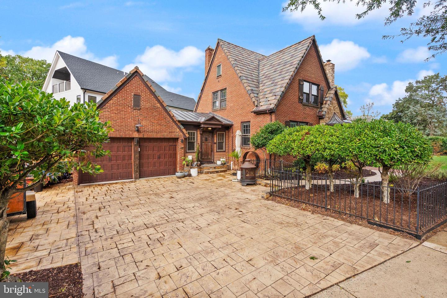 1520 N HIGHLAND ST, ARLINGTON, Virginia 22201, 4 Bedrooms Bedrooms, 7 Rooms Rooms,3 BathroomsBathrooms,Residential,For sale,1520 N HIGHLAND ST,VAAR2056168 MLS # VAAR2056168