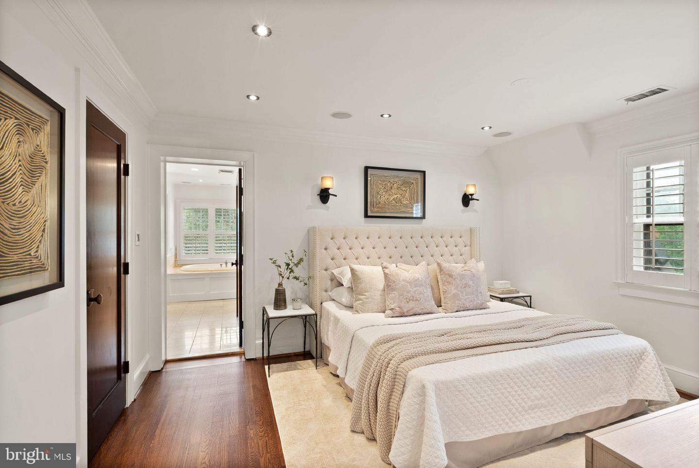 1520 N HIGHLAND ST, ARLINGTON, Virginia 22201, 4 Bedrooms Bedrooms, 7 Rooms Rooms,3 BathroomsBathrooms,Residential,For sale,1520 N HIGHLAND ST,VAAR2056168 MLS # VAAR2056168