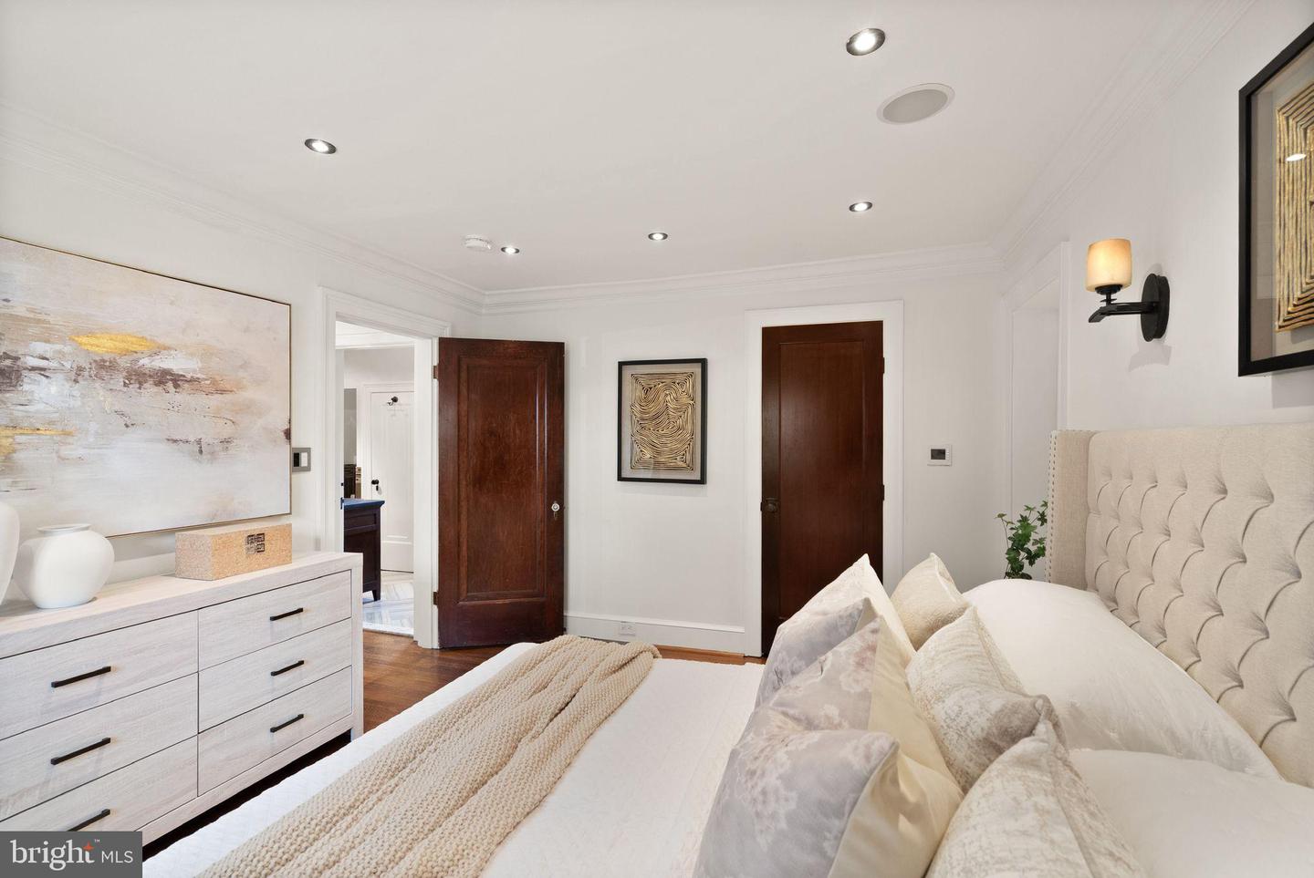 1520 N HIGHLAND ST, ARLINGTON, Virginia 22201, 4 Bedrooms Bedrooms, 7 Rooms Rooms,3 BathroomsBathrooms,Residential,For sale,1520 N HIGHLAND ST,VAAR2056168 MLS # VAAR2056168