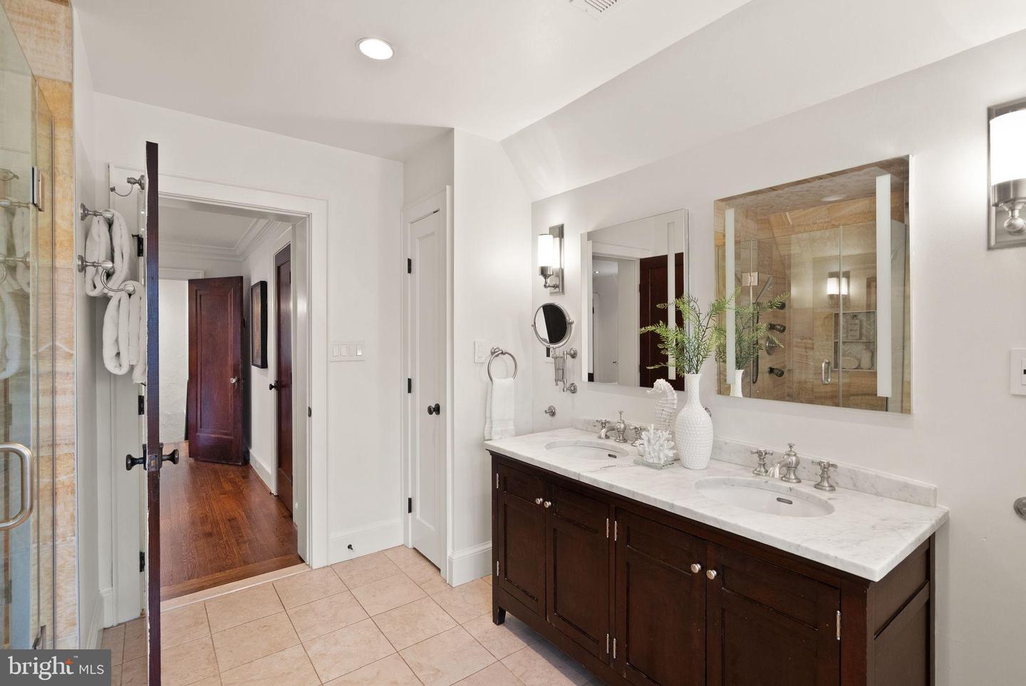 1520 N HIGHLAND ST, ARLINGTON, Virginia 22201, 4 Bedrooms Bedrooms, 7 Rooms Rooms,3 BathroomsBathrooms,Residential,For sale,1520 N HIGHLAND ST,VAAR2056168 MLS # VAAR2056168