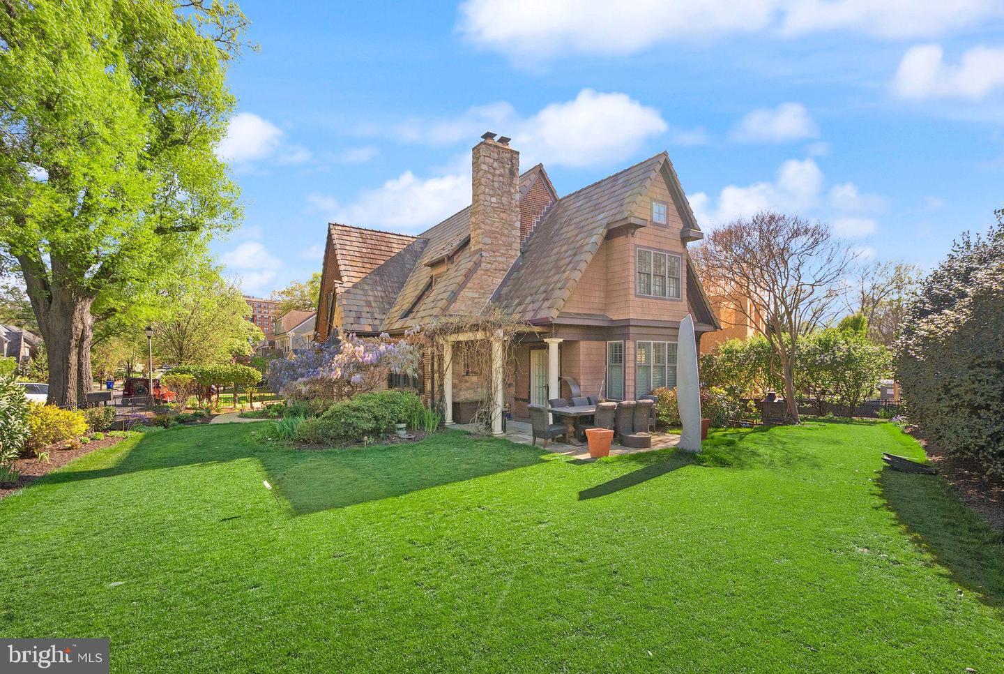 1520 N HIGHLAND ST, ARLINGTON, Virginia 22201, 4 Bedrooms Bedrooms, 7 Rooms Rooms,3 BathroomsBathrooms,Residential,For sale,1520 N HIGHLAND ST,VAAR2056168 MLS # VAAR2056168