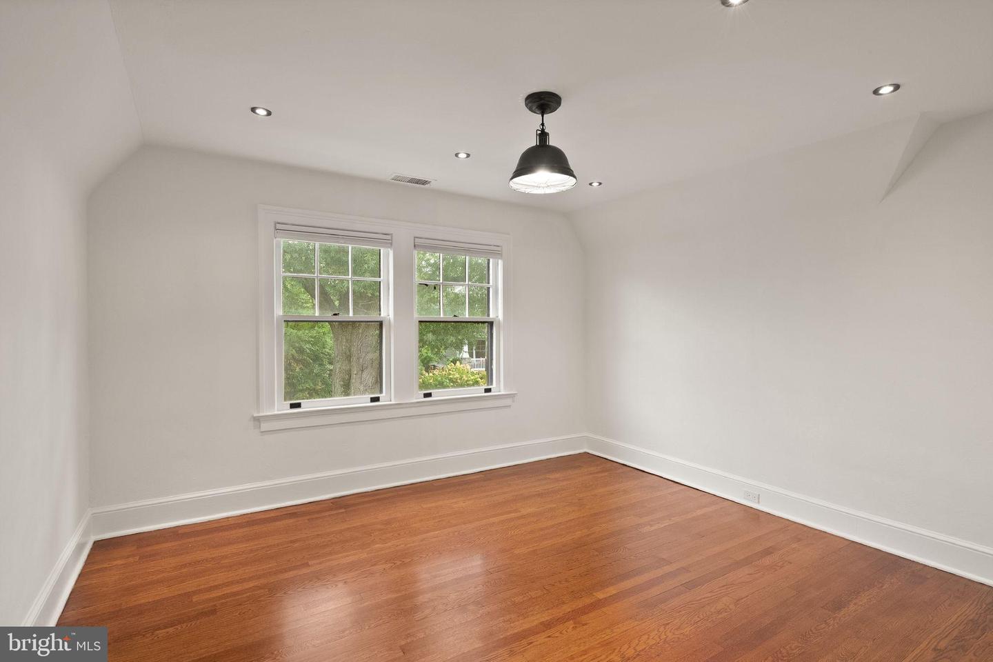 1520 N HIGHLAND ST, ARLINGTON, Virginia 22201, 4 Bedrooms Bedrooms, 7 Rooms Rooms,3 BathroomsBathrooms,Residential,For sale,1520 N HIGHLAND ST,VAAR2056168 MLS # VAAR2056168