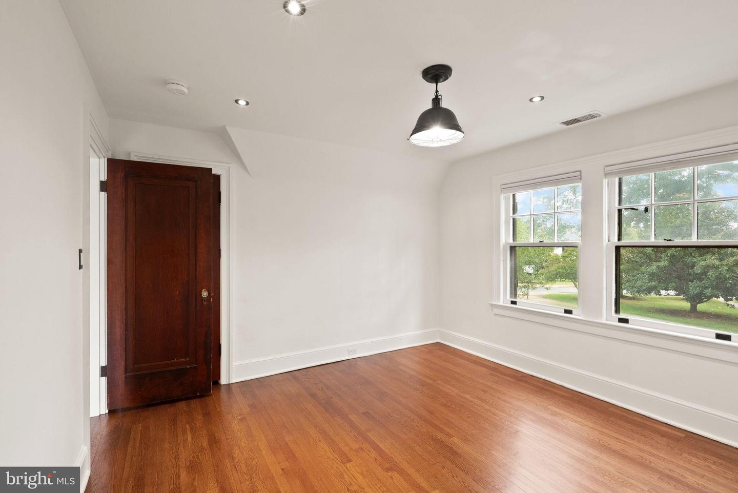 1520 N HIGHLAND ST, ARLINGTON, Virginia 22201, 4 Bedrooms Bedrooms, 7 Rooms Rooms,3 BathroomsBathrooms,Residential,For sale,1520 N HIGHLAND ST,VAAR2056168 MLS # VAAR2056168