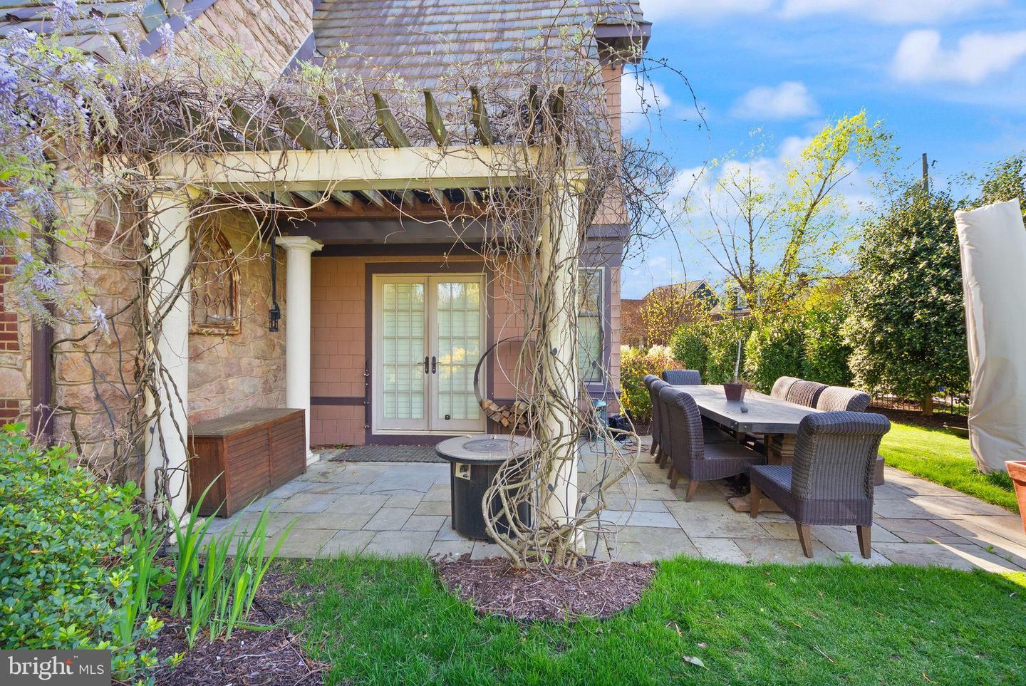 1520 N HIGHLAND ST, ARLINGTON, Virginia 22201, 4 Bedrooms Bedrooms, 7 Rooms Rooms,3 BathroomsBathrooms,Residential,For sale,1520 N HIGHLAND ST,VAAR2056168 MLS # VAAR2056168