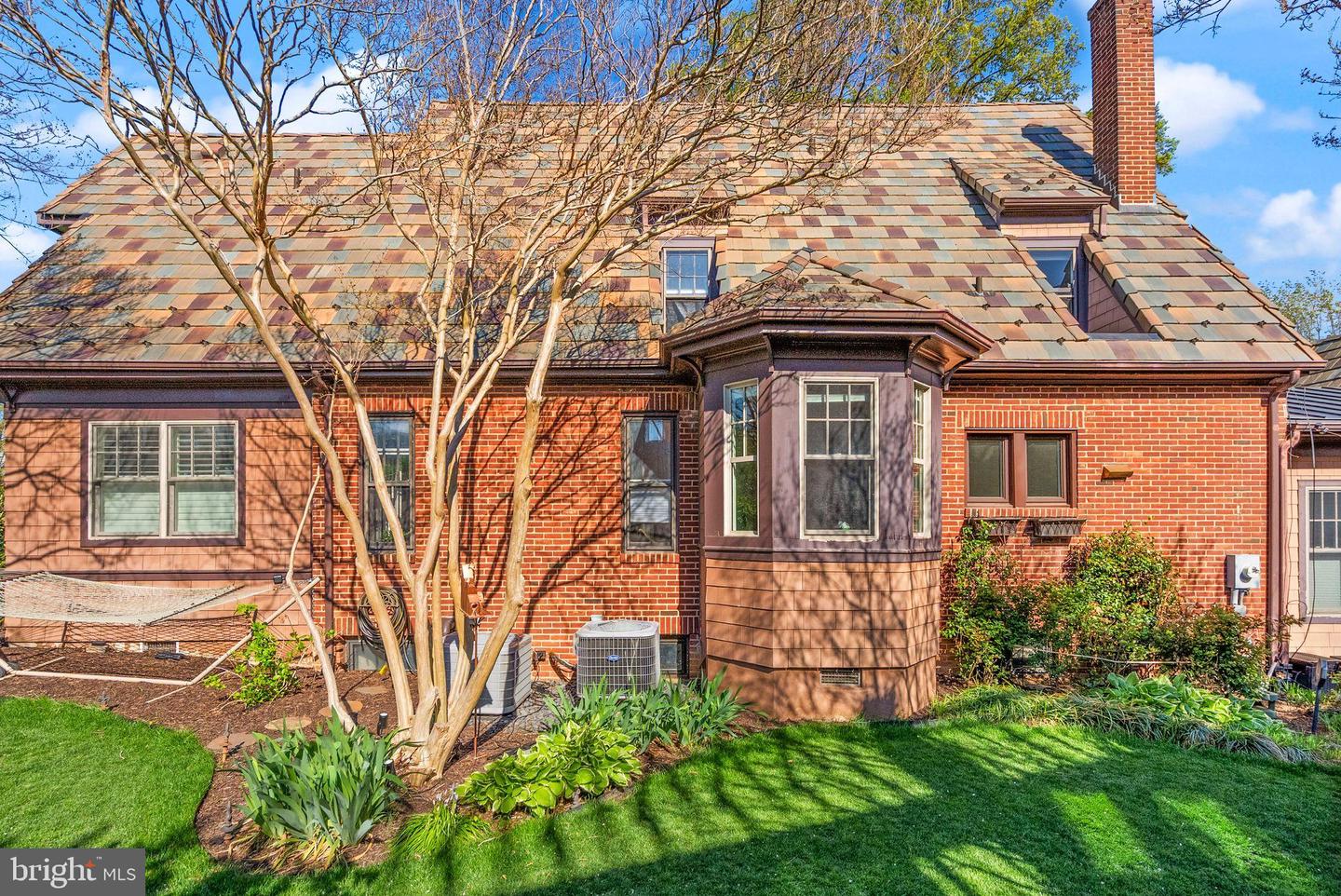 1520 N HIGHLAND ST, ARLINGTON, Virginia 22201, 4 Bedrooms Bedrooms, 7 Rooms Rooms,3 BathroomsBathrooms,Residential,For sale,1520 N HIGHLAND ST,VAAR2056168 MLS # VAAR2056168