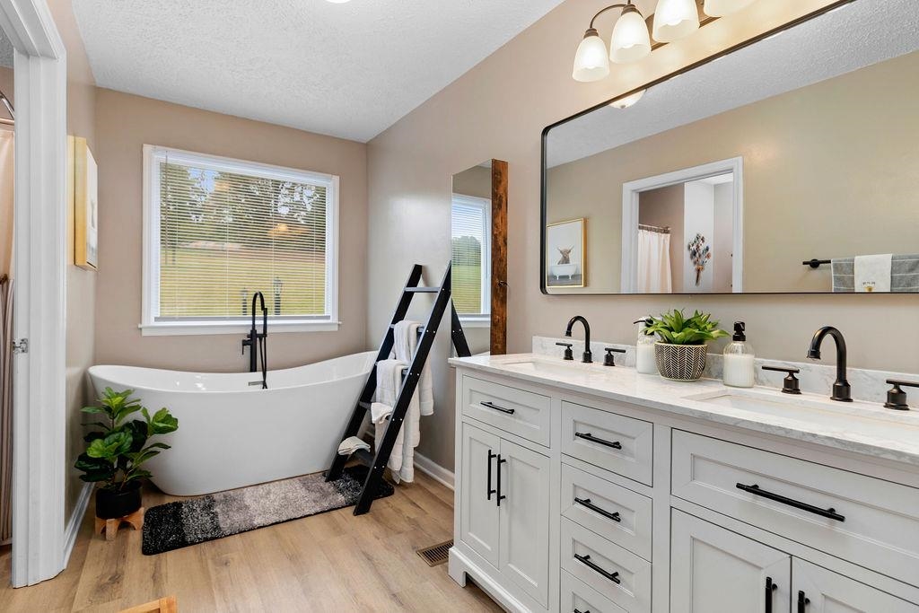 366 SMOKY ROW RD, STAUNTON, Virginia 24401, 3 Bedrooms Bedrooms, ,2 BathroomsBathrooms,Residential,366 SMOKY ROW RD,670135 MLS # 670135