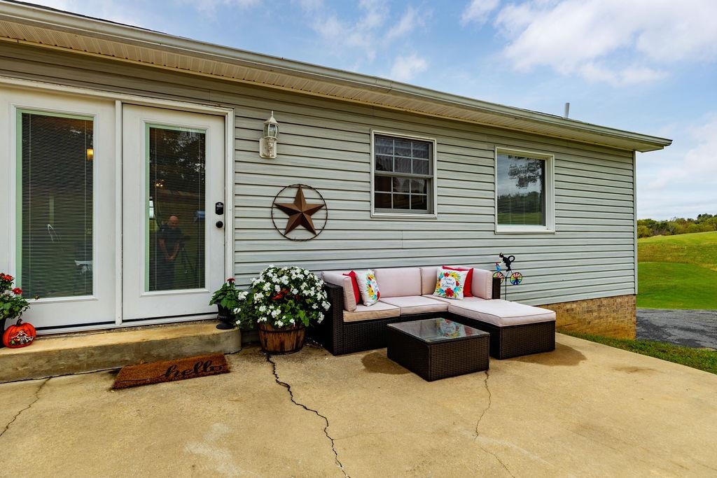 366 SMOKY ROW RD, STAUNTON, Virginia 24401, 3 Bedrooms Bedrooms, ,2 BathroomsBathrooms,Residential,366 SMOKY ROW RD,670135 MLS # 670135