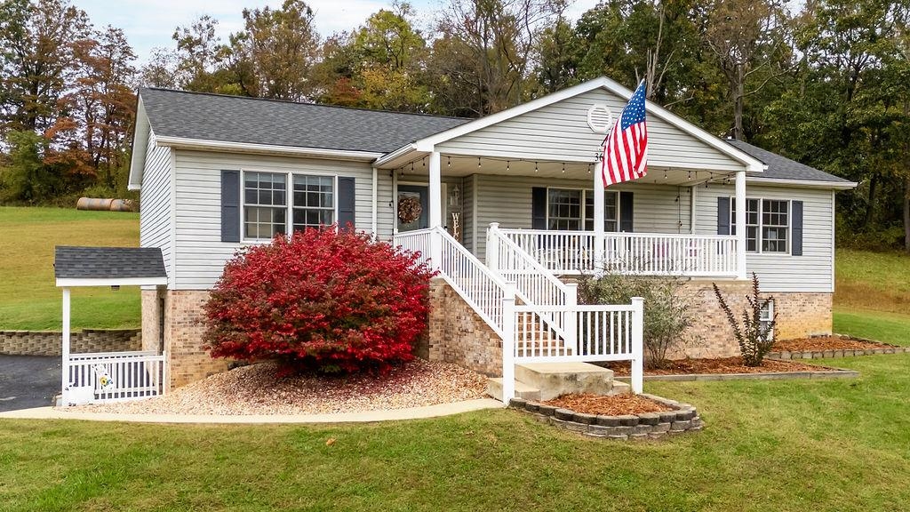 366 SMOKY ROW RD, STAUNTON, Virginia 24401, 3 Bedrooms Bedrooms, ,2 BathroomsBathrooms,Residential,366 SMOKY ROW RD,670135 MLS # 670135