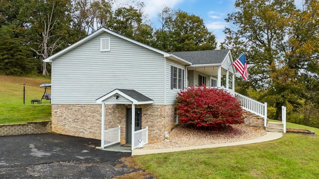 366 SMOKY ROW RD, STAUNTON, Virginia 24401, 3 Bedrooms Bedrooms, ,2 BathroomsBathrooms,Residential,366 SMOKY ROW RD,670135 MLS # 670135