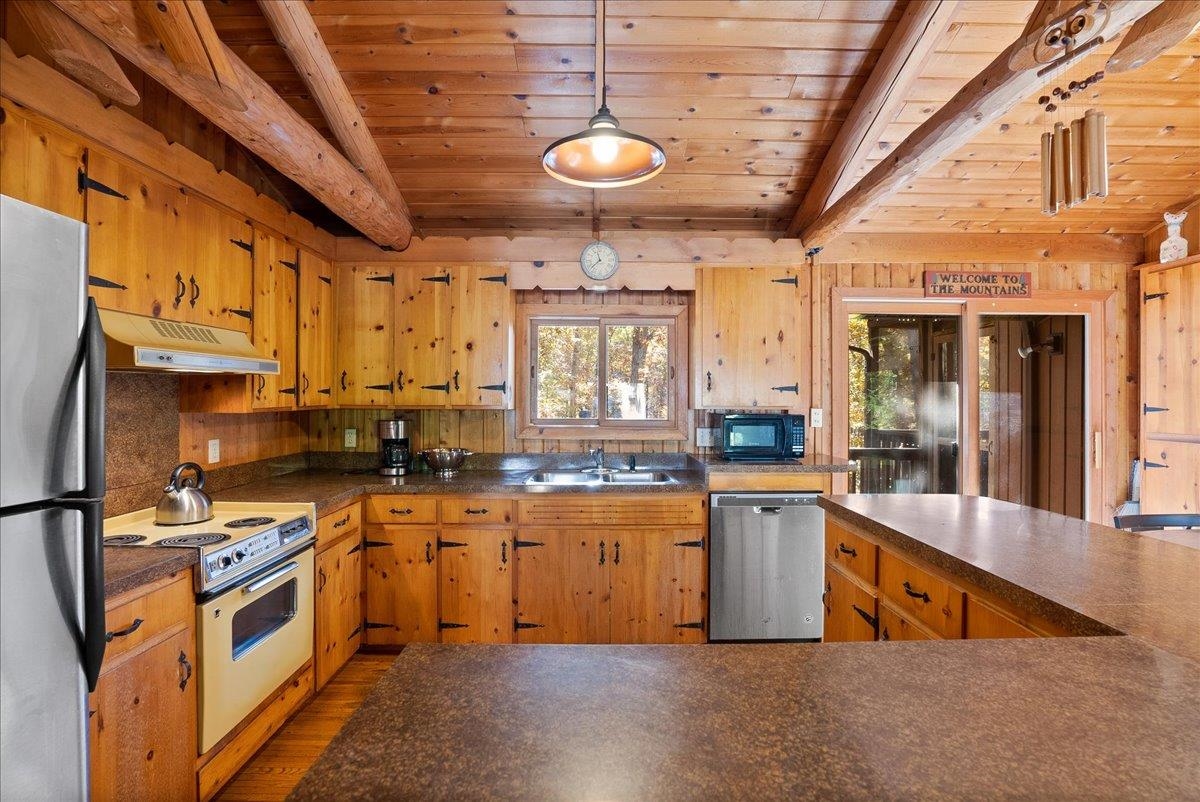 153 HOLIDAY HILL, MCGAHEYSVILLE, Virginia 22840, 5 Bedrooms Bedrooms, ,3 BathroomsBathrooms,Residential,Slekar Retreat,153 HOLIDAY HILL,670136 MLS # 670136