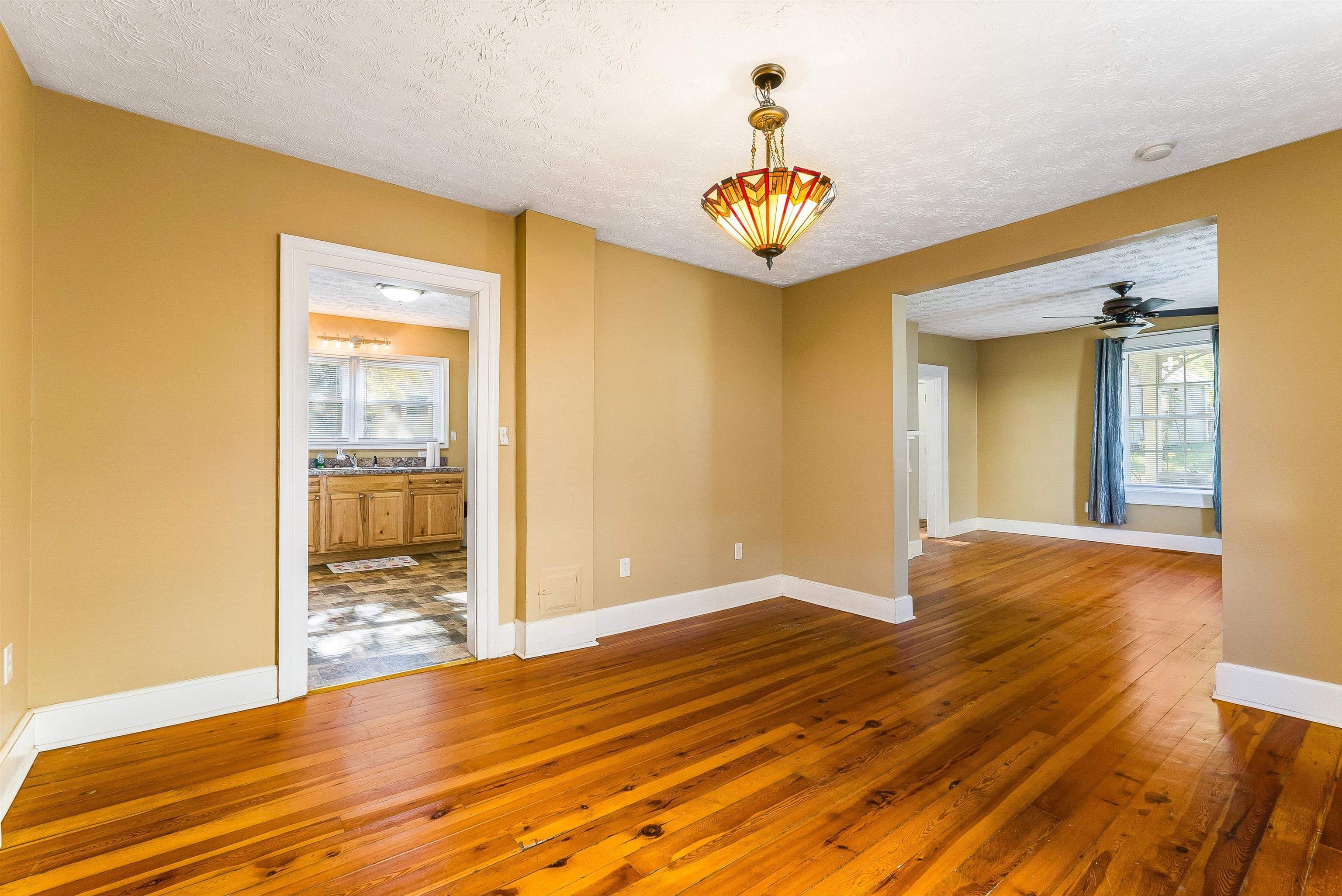 805 SUDBURY ST, STAUNTON, Virginia 24401, 4 Bedrooms Bedrooms, ,1 BathroomBathrooms,Residential,805 SUDBURY ST,670137 MLS # 670137