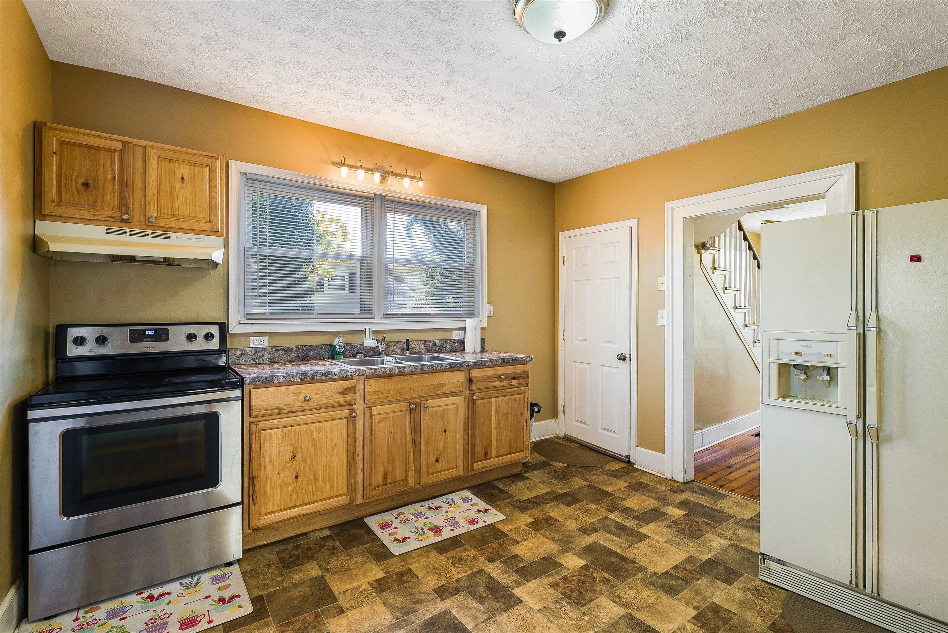 805 SUDBURY ST, STAUNTON, Virginia 24401, 4 Bedrooms Bedrooms, ,1 BathroomBathrooms,Residential,805 SUDBURY ST,670137 MLS # 670137