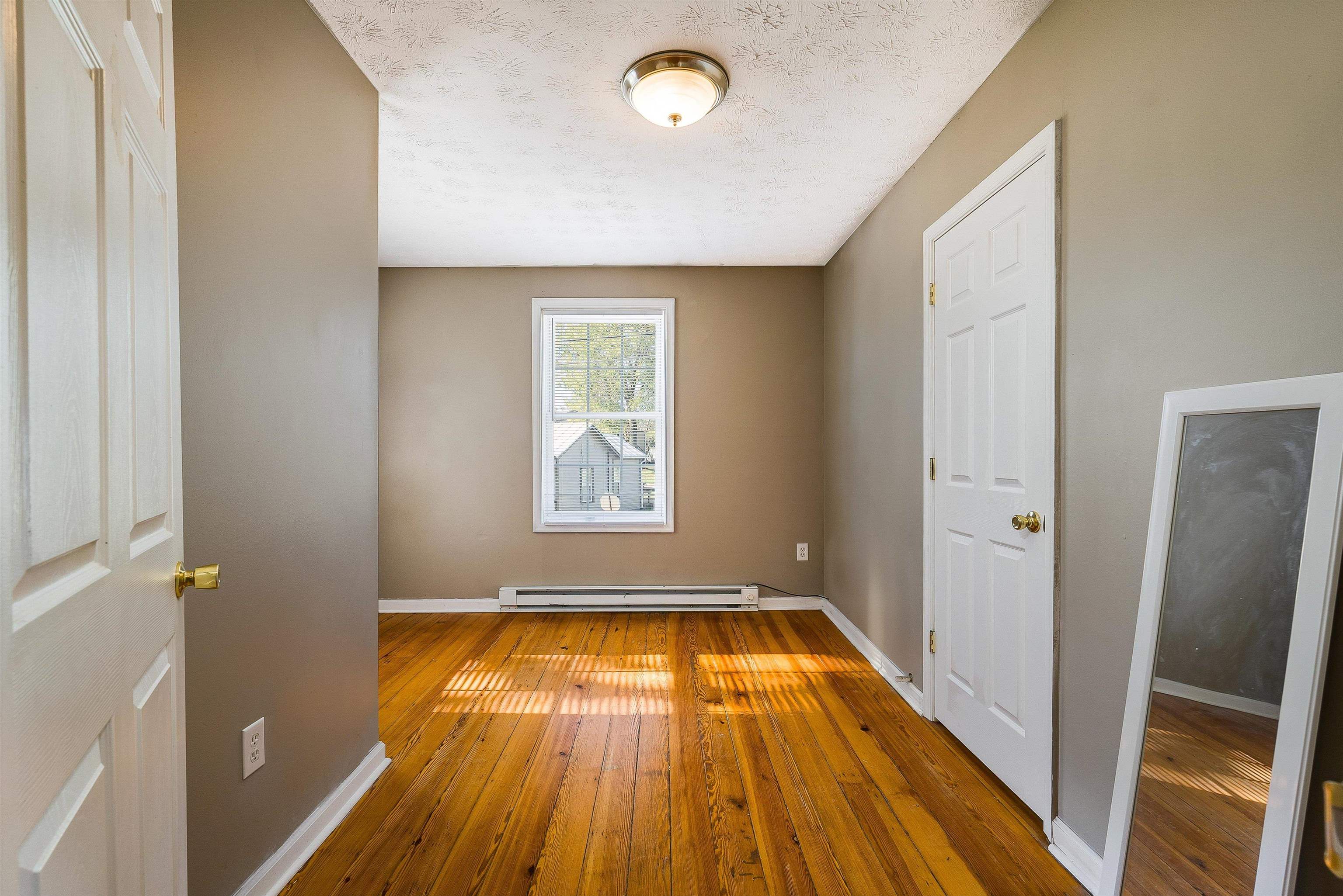 805 SUDBURY ST, STAUNTON, Virginia 24401, 4 Bedrooms Bedrooms, ,1 BathroomBathrooms,Residential,805 SUDBURY ST,670137 MLS # 670137