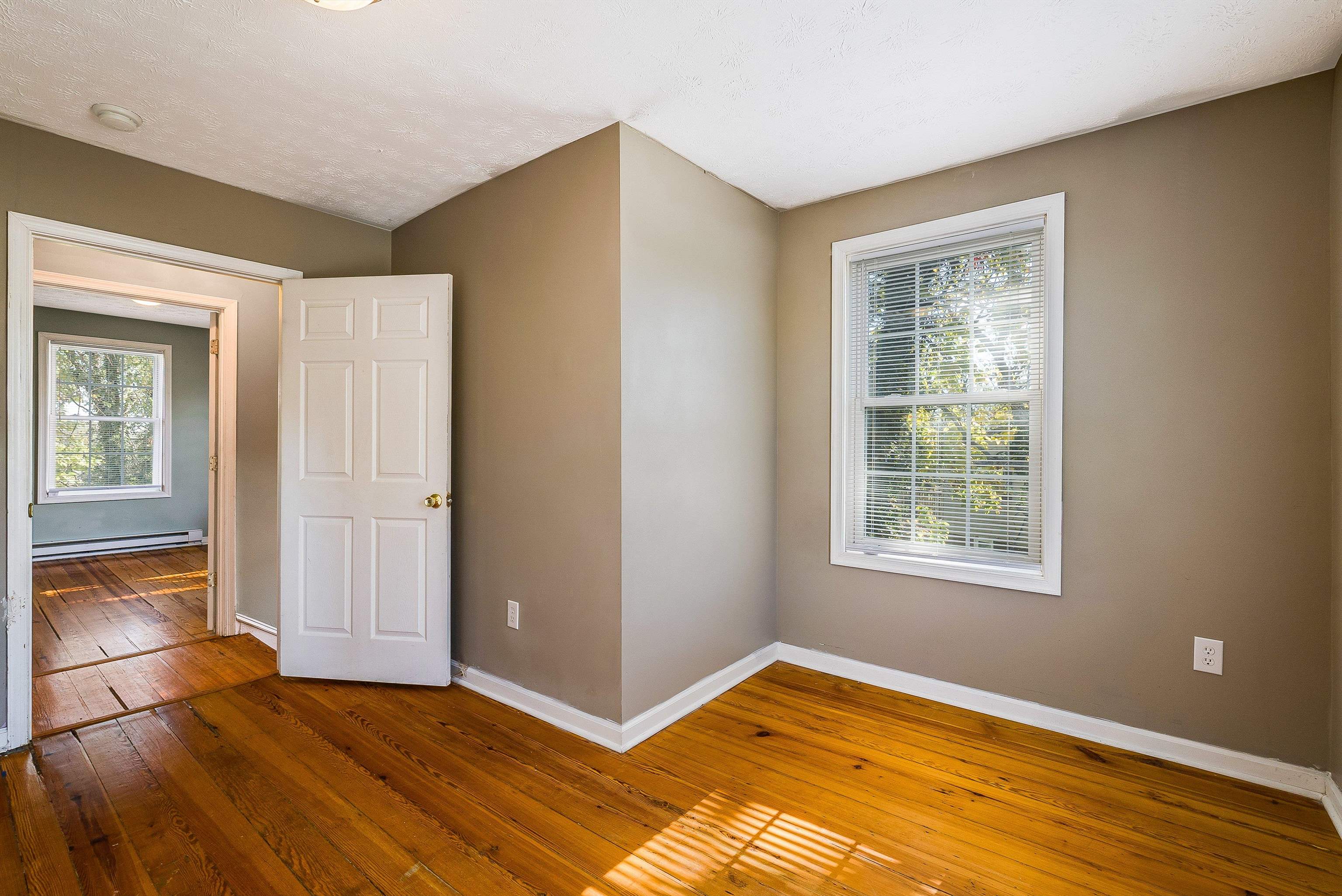 805 SUDBURY ST, STAUNTON, Virginia 24401, 4 Bedrooms Bedrooms, ,1 BathroomBathrooms,Residential,805 SUDBURY ST,670137 MLS # 670137