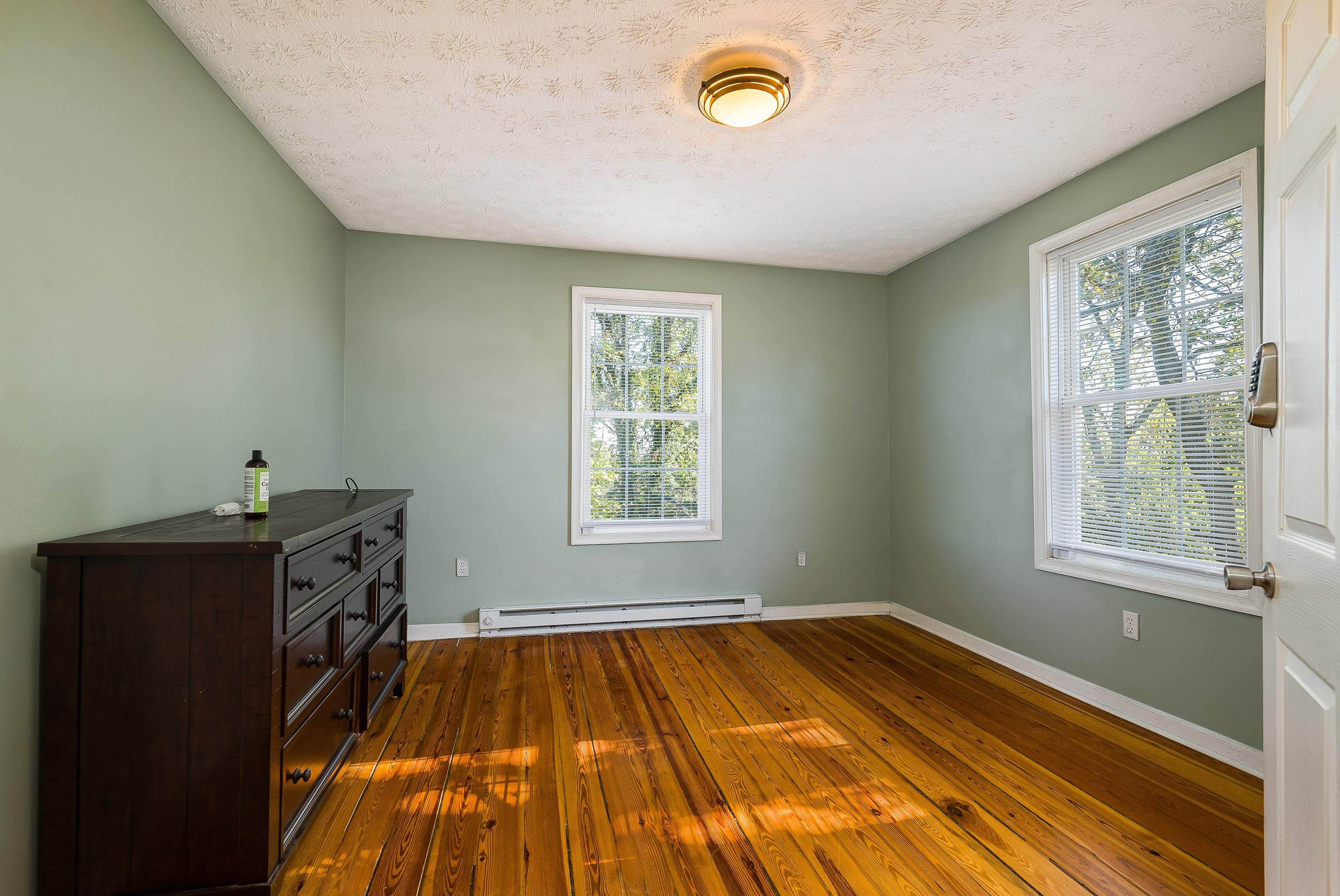 805 SUDBURY ST, STAUNTON, Virginia 24401, 4 Bedrooms Bedrooms, ,1 BathroomBathrooms,Residential,805 SUDBURY ST,670137 MLS # 670137