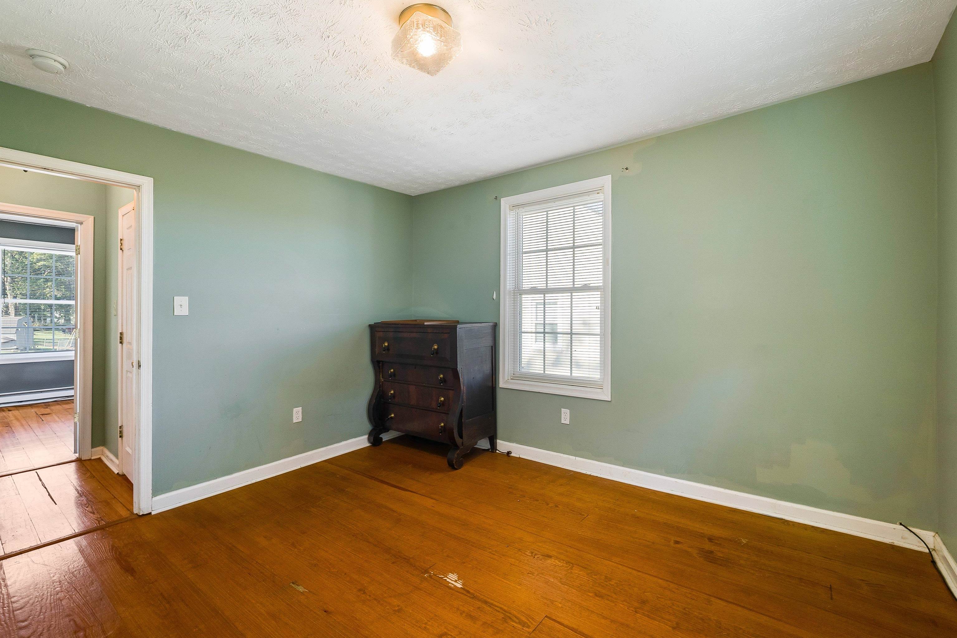 805 SUDBURY ST, STAUNTON, Virginia 24401, 4 Bedrooms Bedrooms, ,1 BathroomBathrooms,Residential,805 SUDBURY ST,670137 MLS # 670137