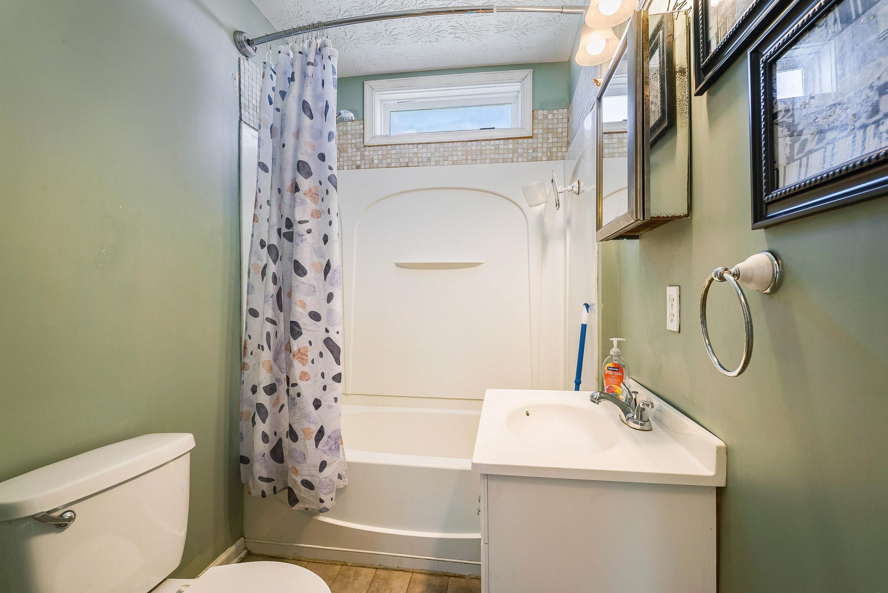 805 SUDBURY ST, STAUNTON, Virginia 24401, 4 Bedrooms Bedrooms, ,1 BathroomBathrooms,Residential,805 SUDBURY ST,670137 MLS # 670137