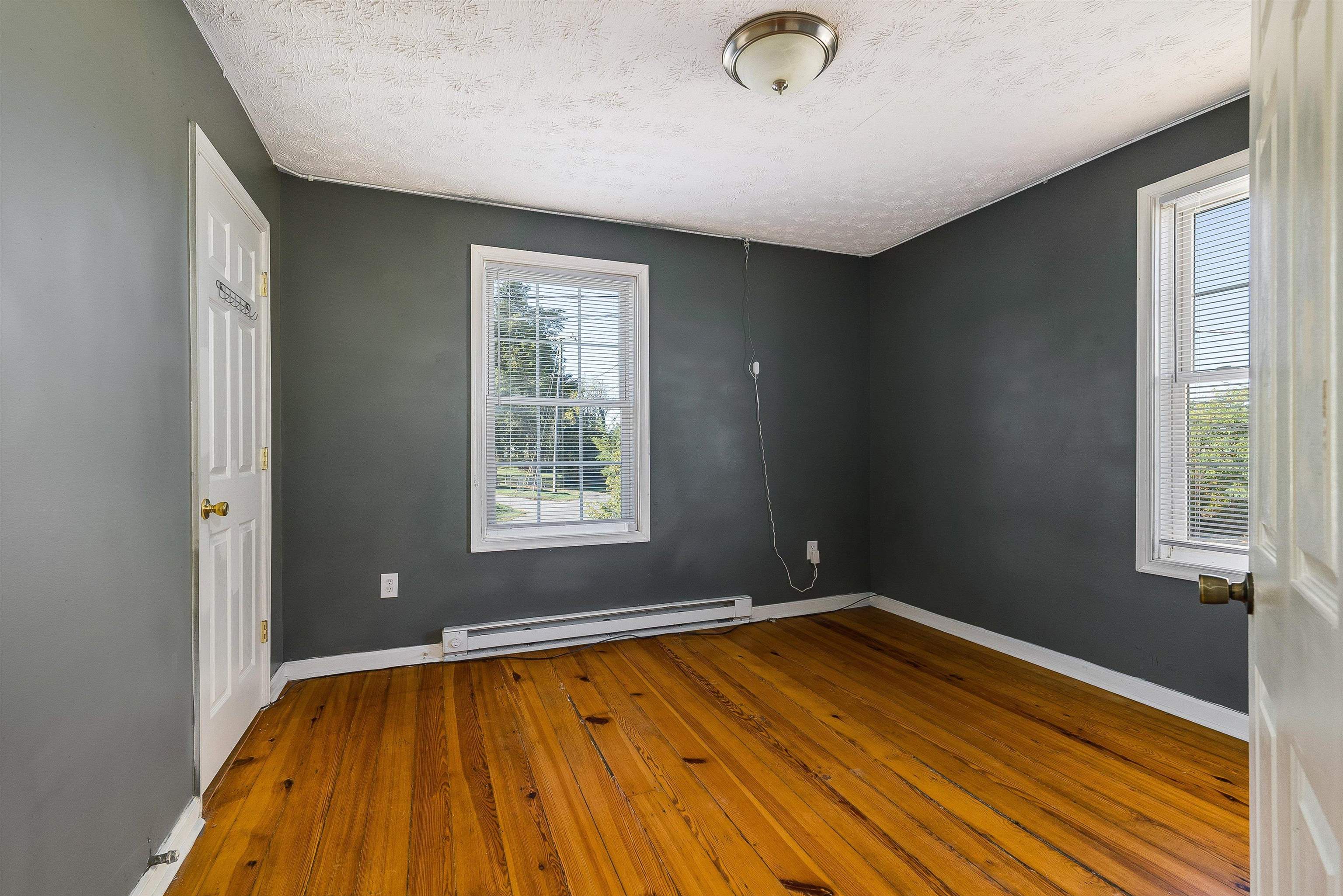 805 SUDBURY ST, STAUNTON, Virginia 24401, 4 Bedrooms Bedrooms, ,1 BathroomBathrooms,Residential,805 SUDBURY ST,670137 MLS # 670137