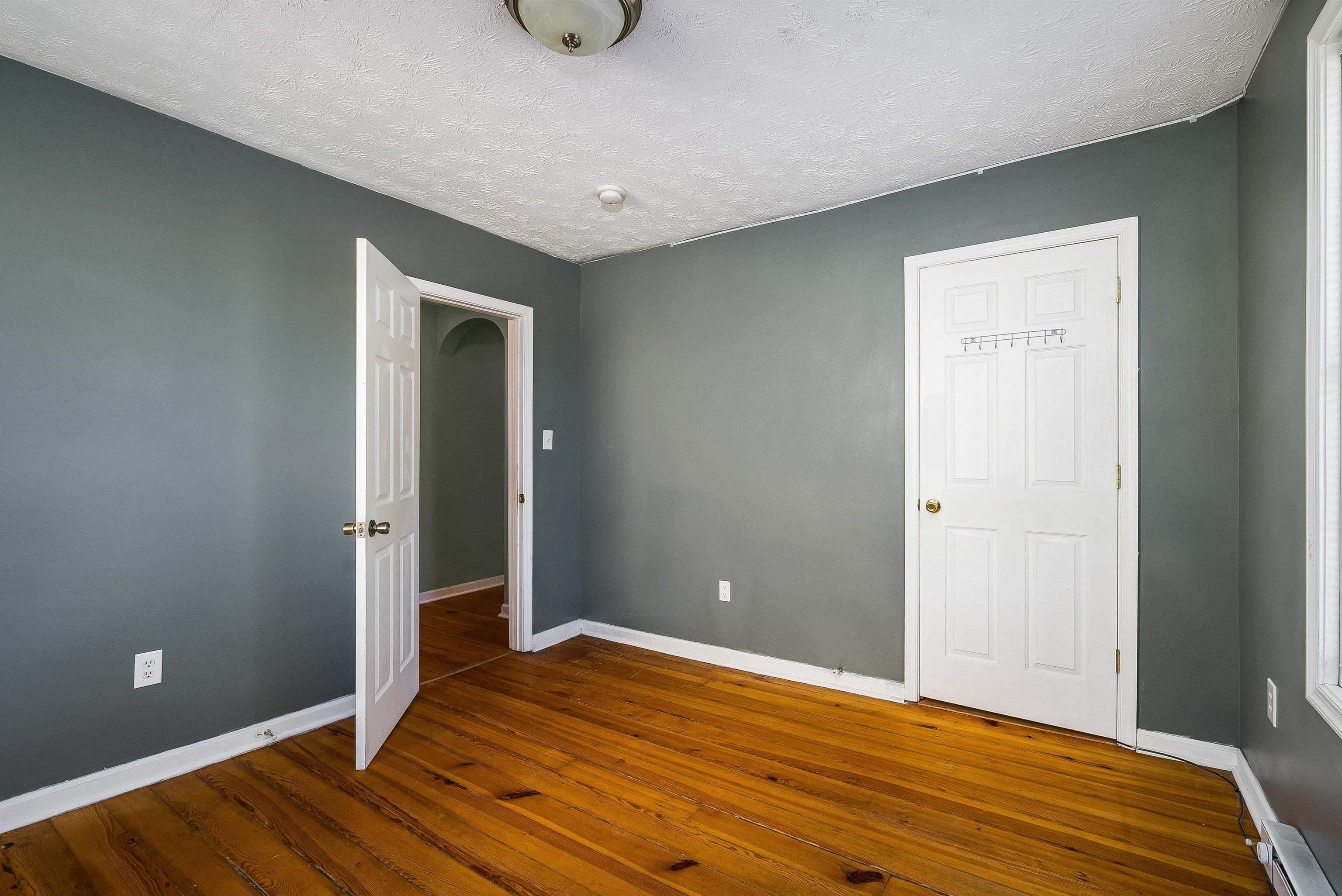 805 SUDBURY ST, STAUNTON, Virginia 24401, 4 Bedrooms Bedrooms, ,1 BathroomBathrooms,Residential,805 SUDBURY ST,670137 MLS # 670137
