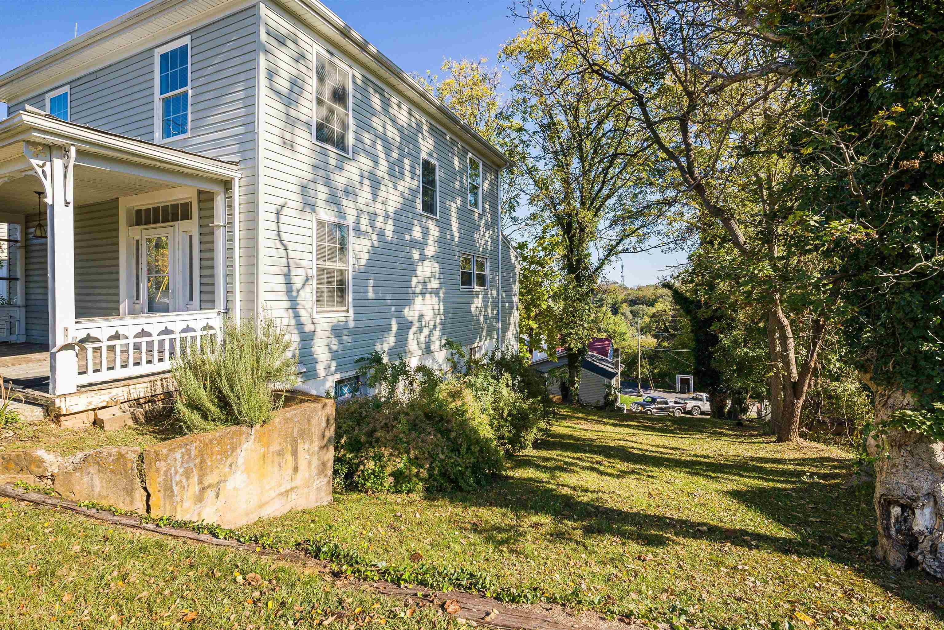 805 SUDBURY ST, STAUNTON, Virginia 24401, 4 Bedrooms Bedrooms, ,1 BathroomBathrooms,Residential,805 SUDBURY ST,670137 MLS # 670137