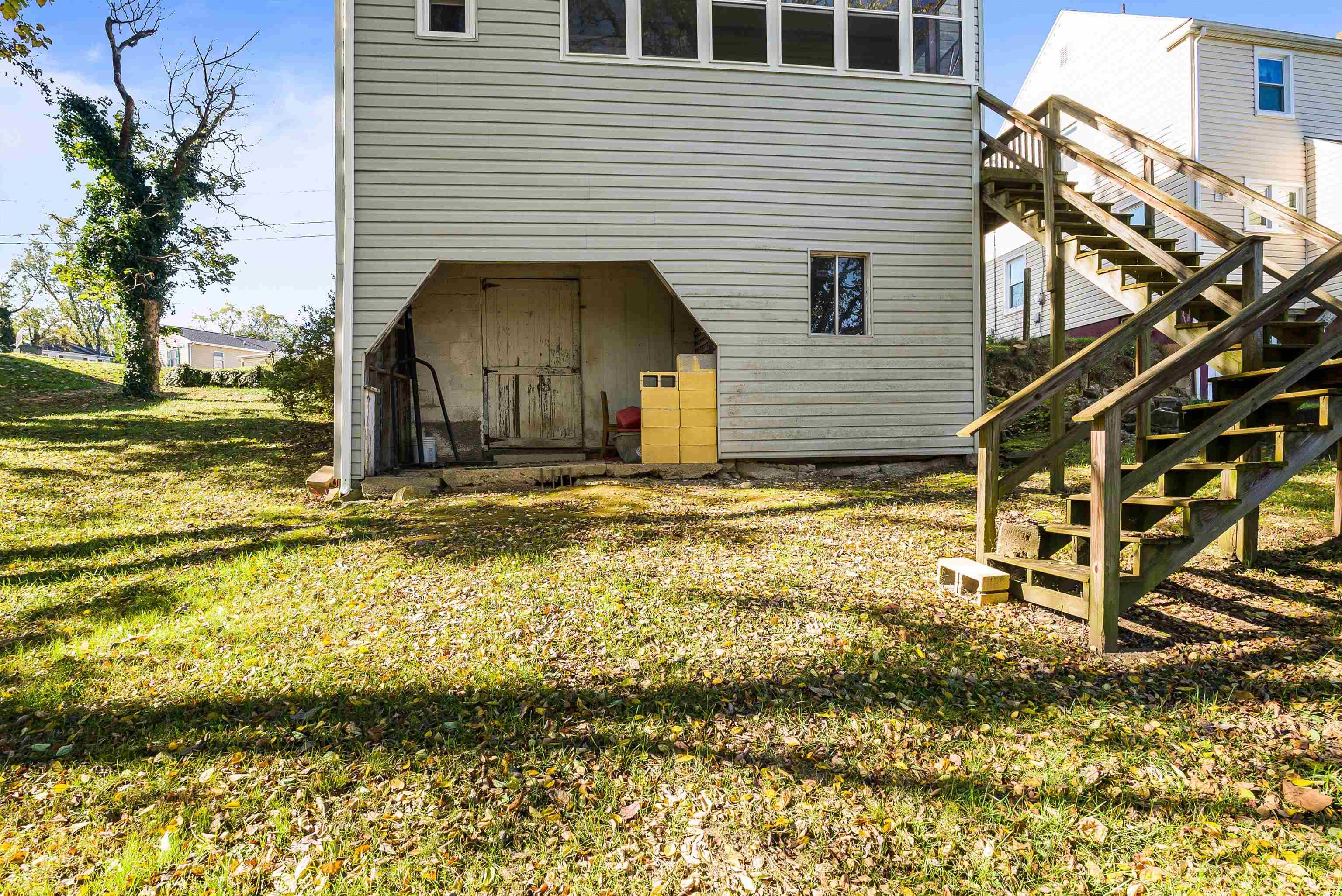 805 SUDBURY ST, STAUNTON, Virginia 24401, 4 Bedrooms Bedrooms, ,1 BathroomBathrooms,Residential,805 SUDBURY ST,670137 MLS # 670137