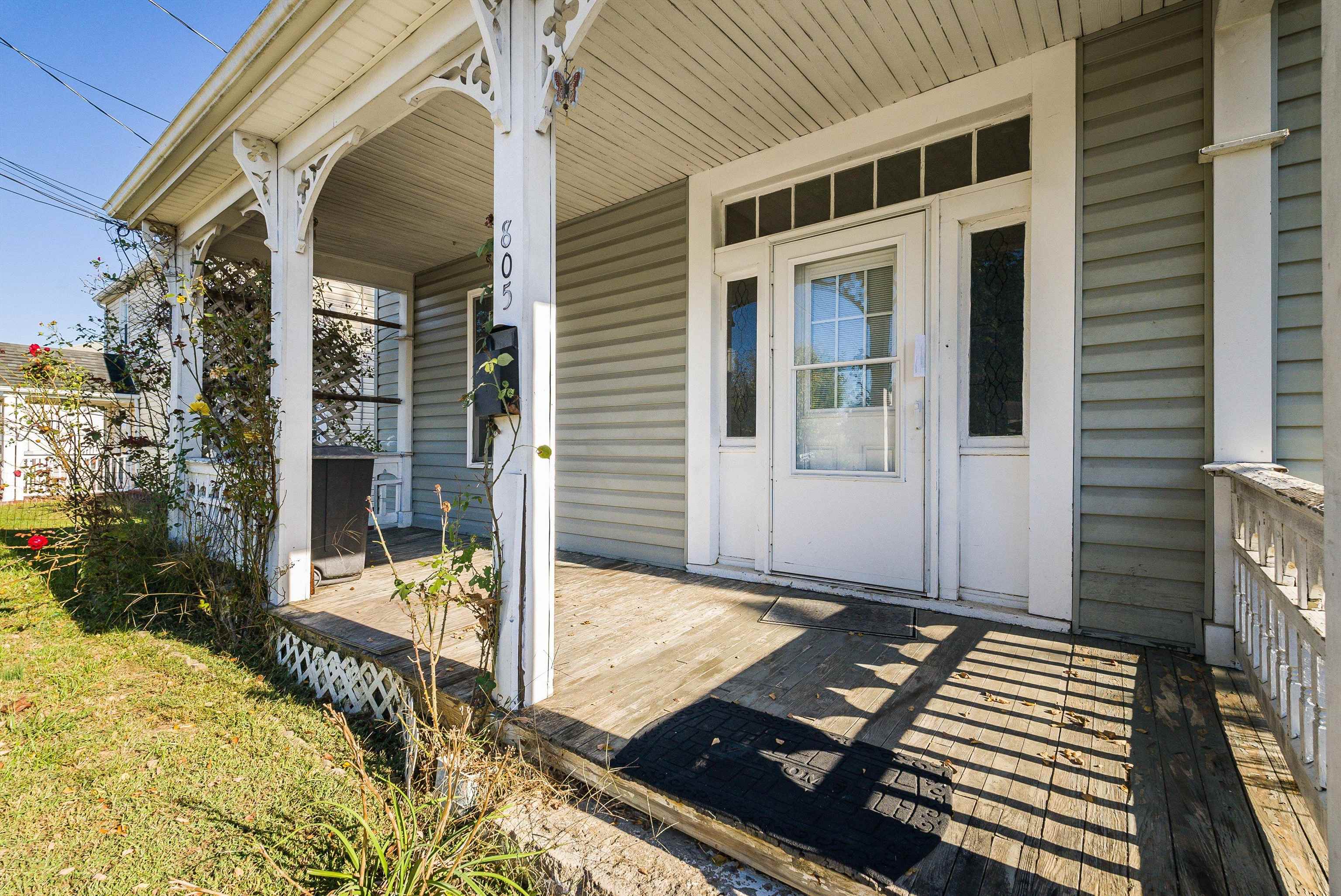 805 SUDBURY ST, STAUNTON, Virginia 24401, 4 Bedrooms Bedrooms, ,1 BathroomBathrooms,Residential,805 SUDBURY ST,670137 MLS # 670137