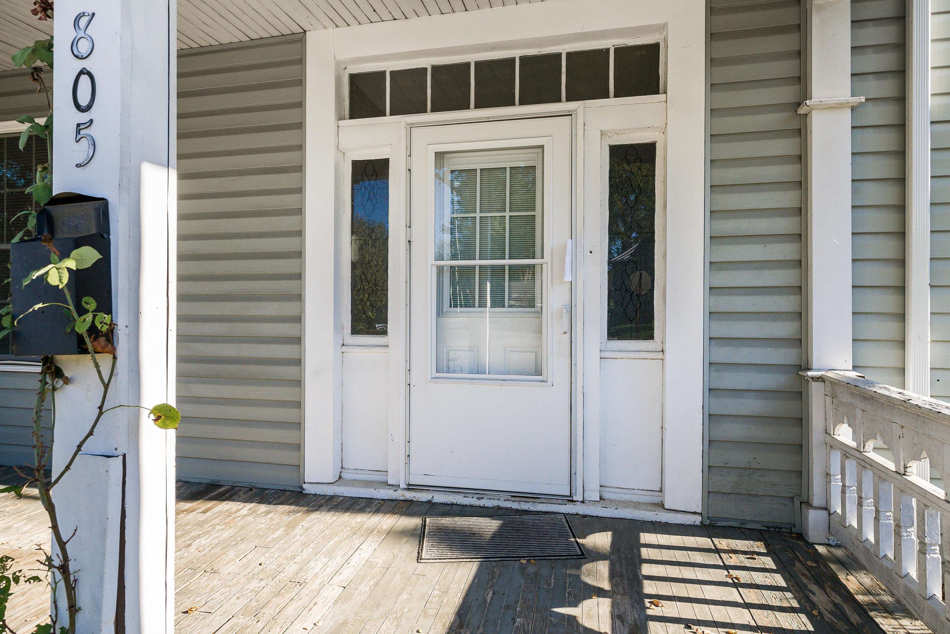 805 SUDBURY ST, STAUNTON, Virginia 24401, 4 Bedrooms Bedrooms, ,1 BathroomBathrooms,Residential,805 SUDBURY ST,670137 MLS # 670137