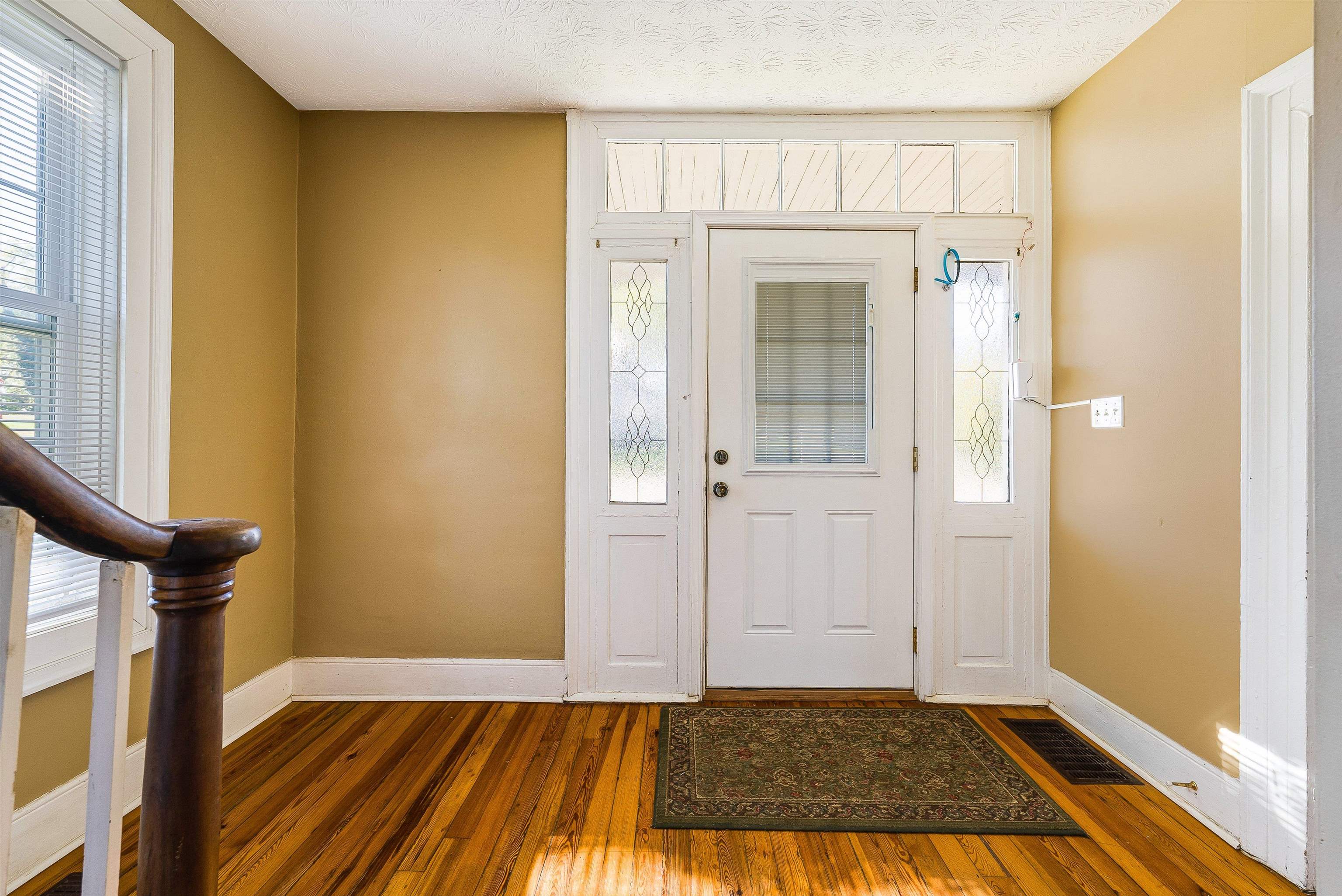 805 SUDBURY ST, STAUNTON, Virginia 24401, 4 Bedrooms Bedrooms, ,1 BathroomBathrooms,Residential,805 SUDBURY ST,670137 MLS # 670137