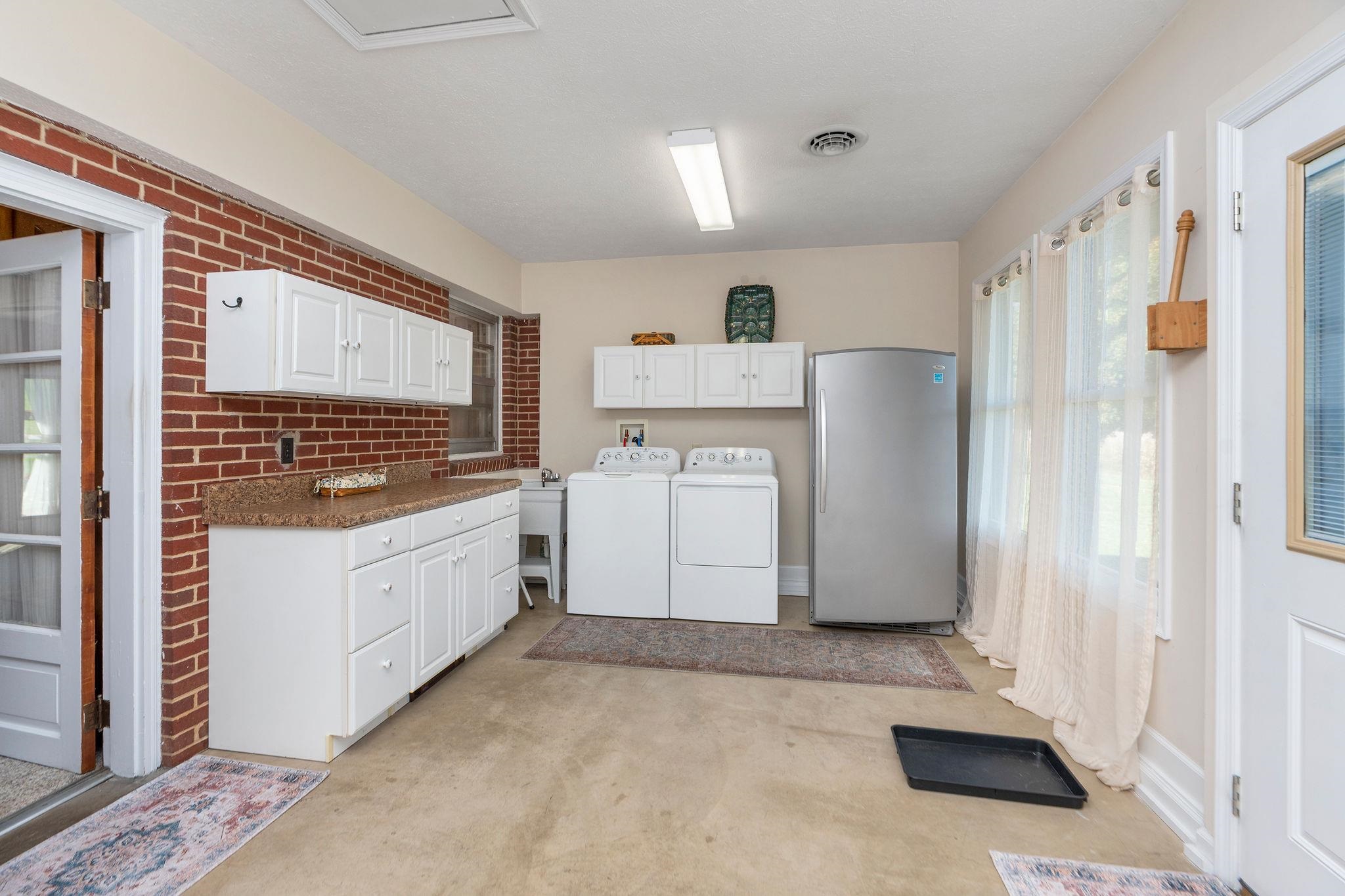 3219 CHURCHVILLE AVE, STAUNTON, Virginia 24401, 3 Bedrooms Bedrooms, ,1 BathroomBathrooms,Residential,3219 CHURCHVILLE AVE,670141 MLS # 670141