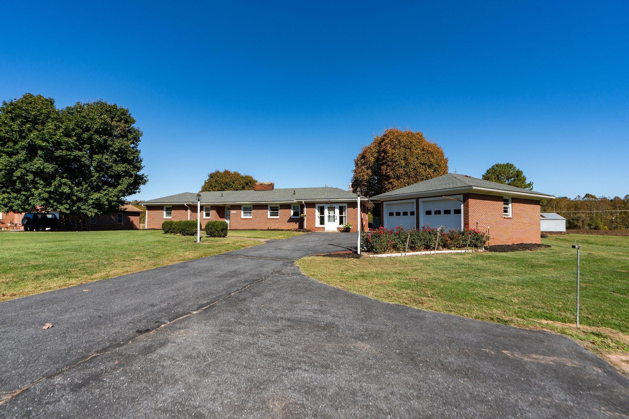 3219 CHURCHVILLE AVE, STAUNTON, Virginia 24401, 3 Bedrooms Bedrooms, ,1 BathroomBathrooms,Residential,3219 CHURCHVILLE AVE,670141 MLS # 670141
