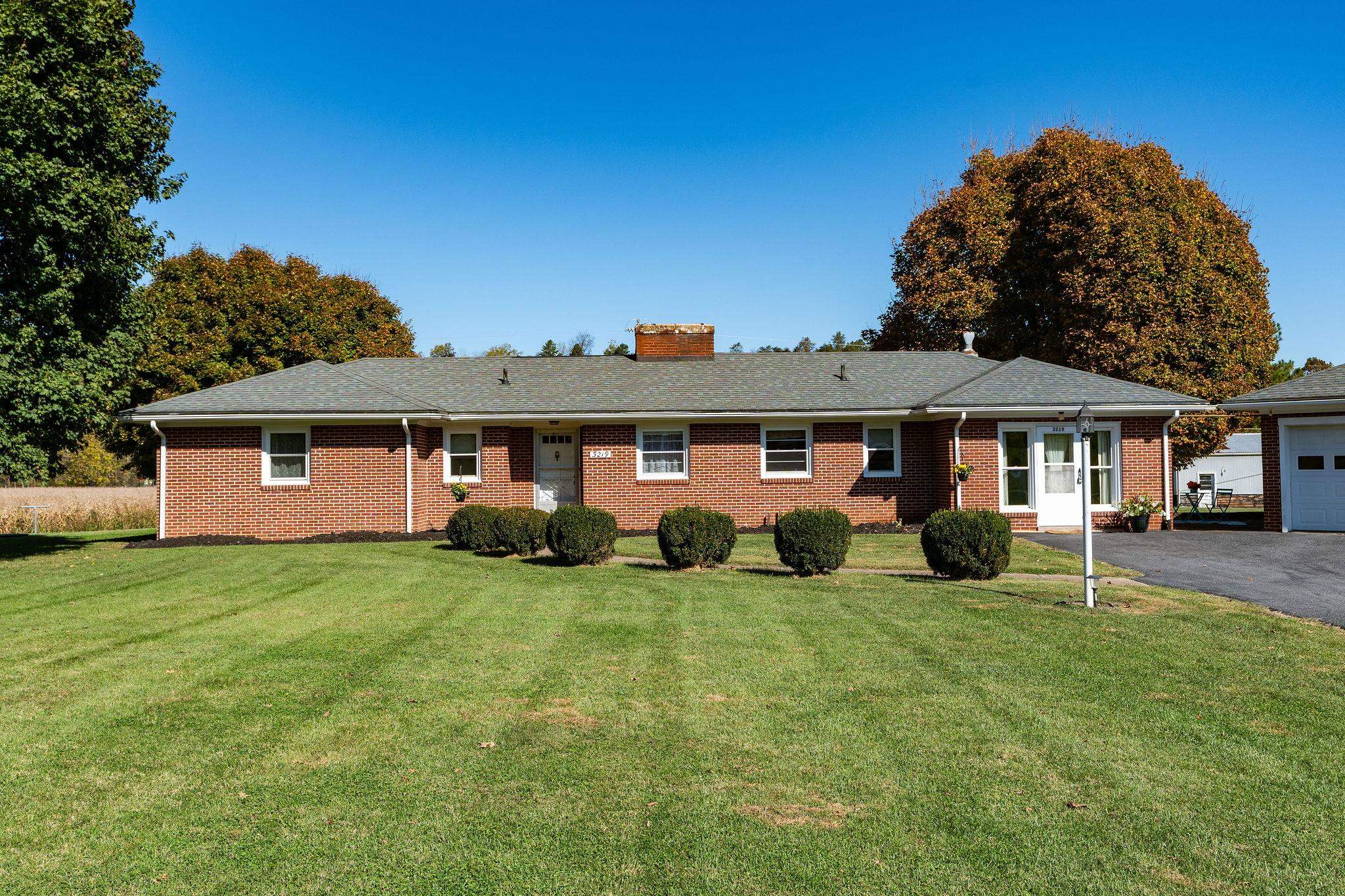 3219 CHURCHVILLE AVE, STAUNTON, Virginia 24401, 3 Bedrooms Bedrooms, ,1 BathroomBathrooms,Residential,3219 CHURCHVILLE AVE,670141 MLS # 670141
