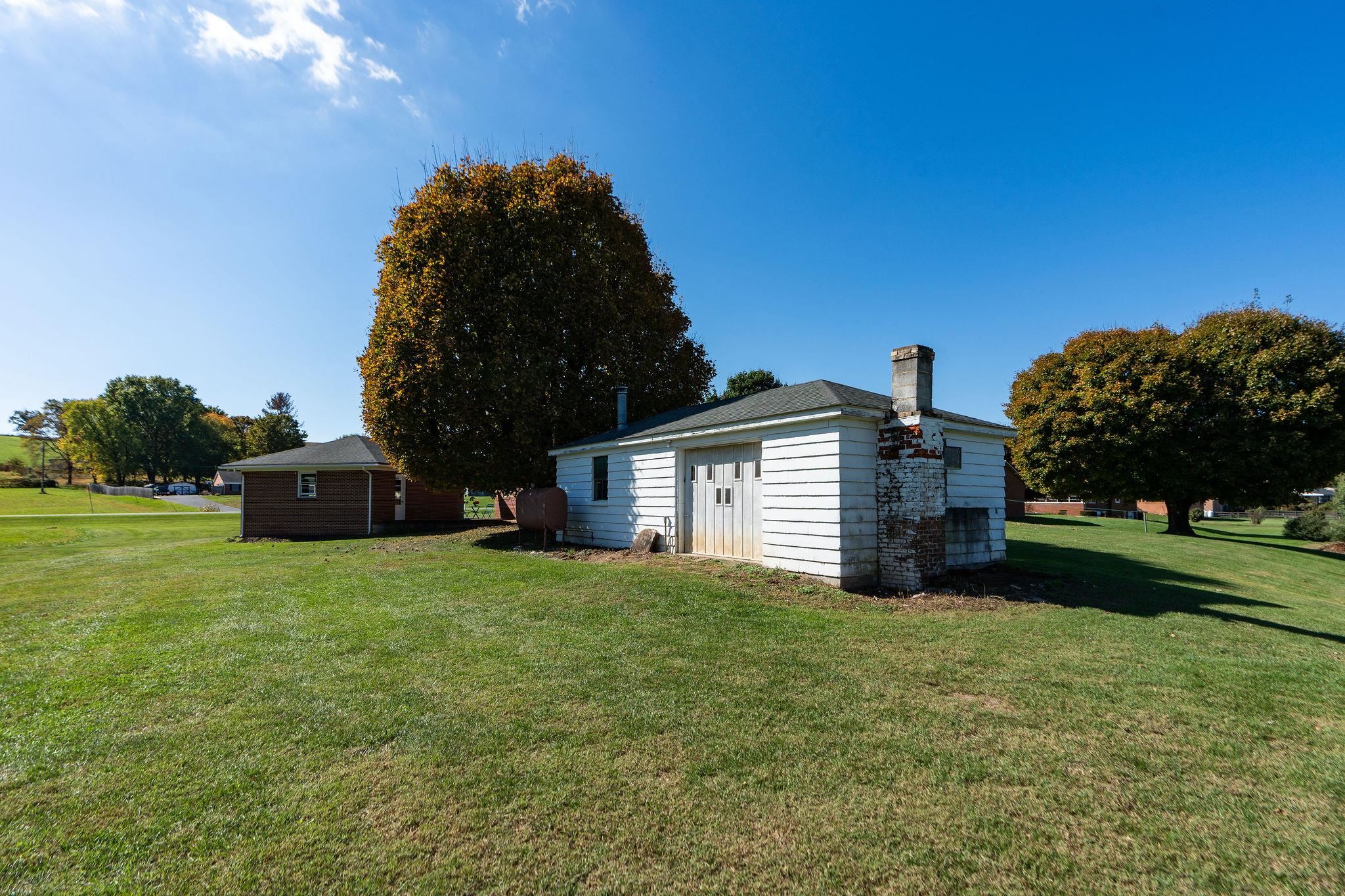 3219 CHURCHVILLE AVE, STAUNTON, Virginia 24401, 3 Bedrooms Bedrooms, ,1 BathroomBathrooms,Residential,3219 CHURCHVILLE AVE,670141 MLS # 670141