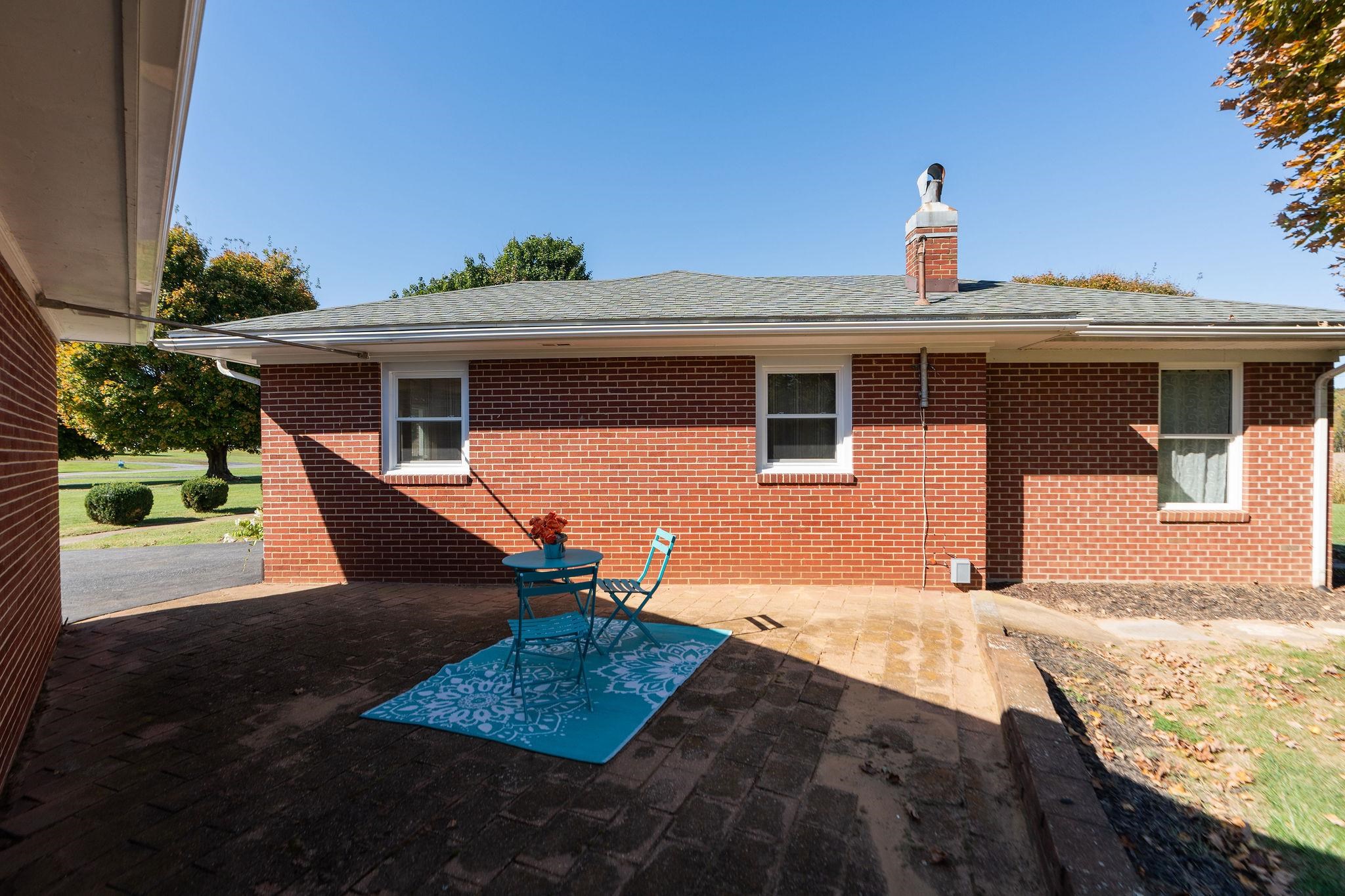 3219 CHURCHVILLE AVE, STAUNTON, Virginia 24401, 3 Bedrooms Bedrooms, ,1 BathroomBathrooms,Residential,3219 CHURCHVILLE AVE,670141 MLS # 670141
