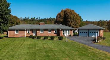 3219 CHURCHVILLE AVE, STAUNTON, Virginia 24401, 3 Bedrooms Bedrooms, ,1 BathroomBathrooms,Residential,3219 CHURCHVILLE AVE,670141 MLS # 670141