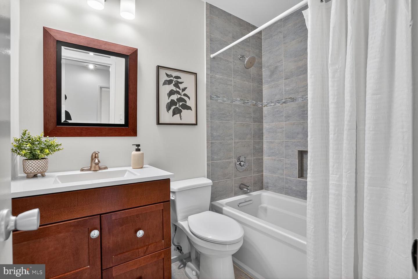 3422 CHARLESON ST, ANNANDALE, Virginia 22003, 5 Bedrooms Bedrooms, 14 Rooms Rooms,3 BathroomsBathrooms,Residential,For sale,3422 CHARLESON ST,VAFX2263584 MLS # VAFX2263584